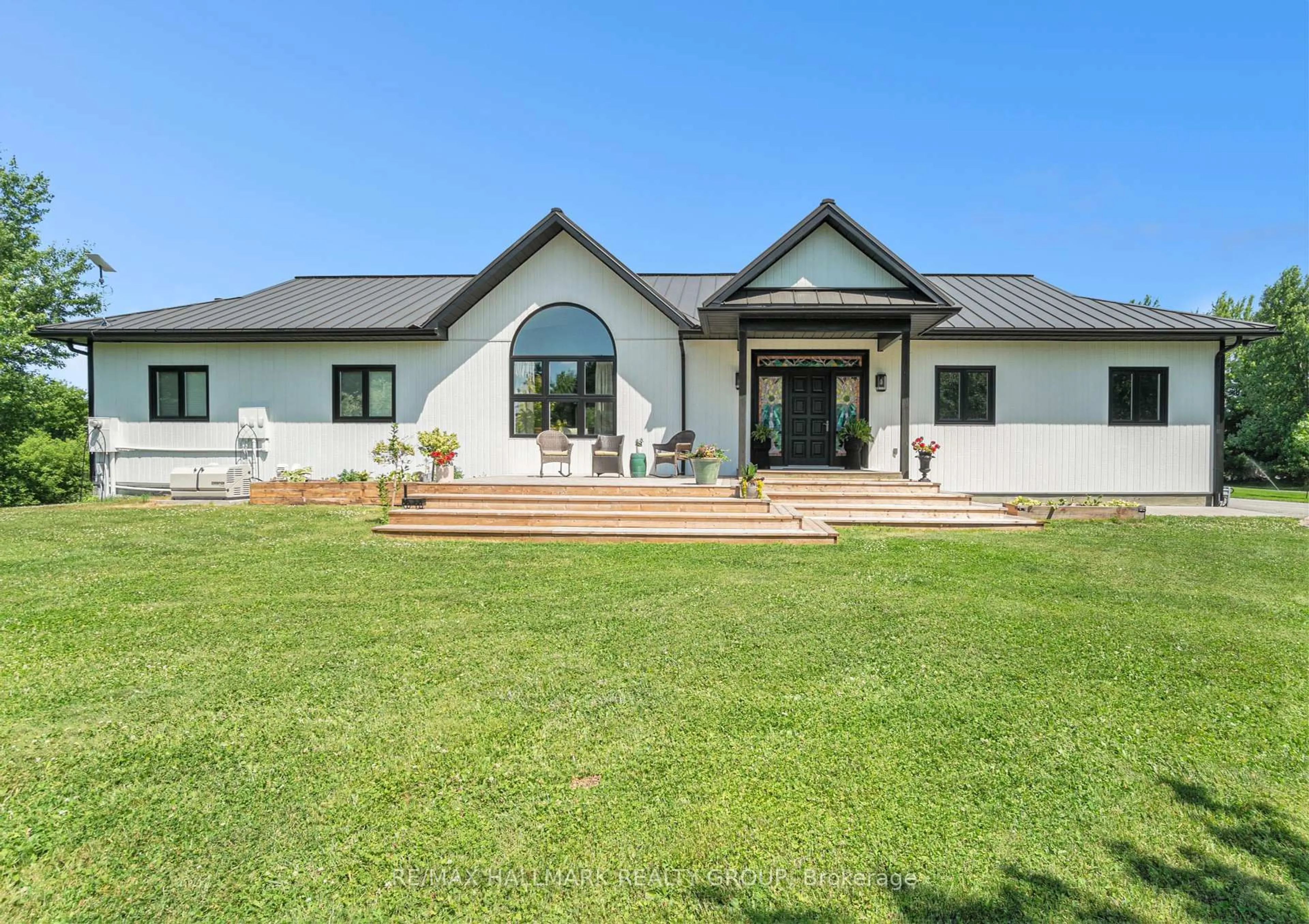 Home with vinyl exterior material, mountain view for 422 Old Coach Rd, Carp Ontario K0A 1L0