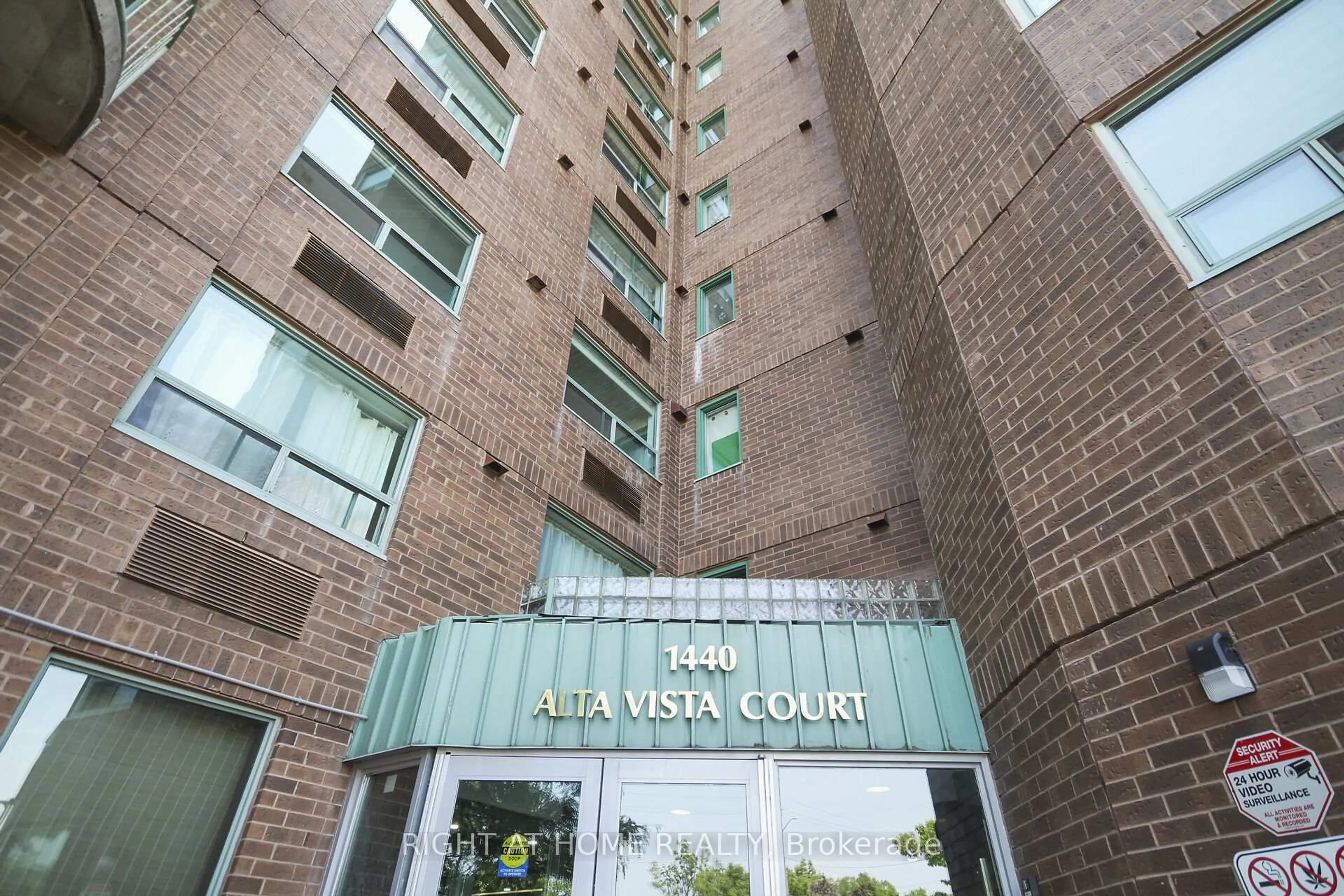 Indoor foyer for 1440 Heron Rd #1104, Ottawa Ontario K1V 0X2
