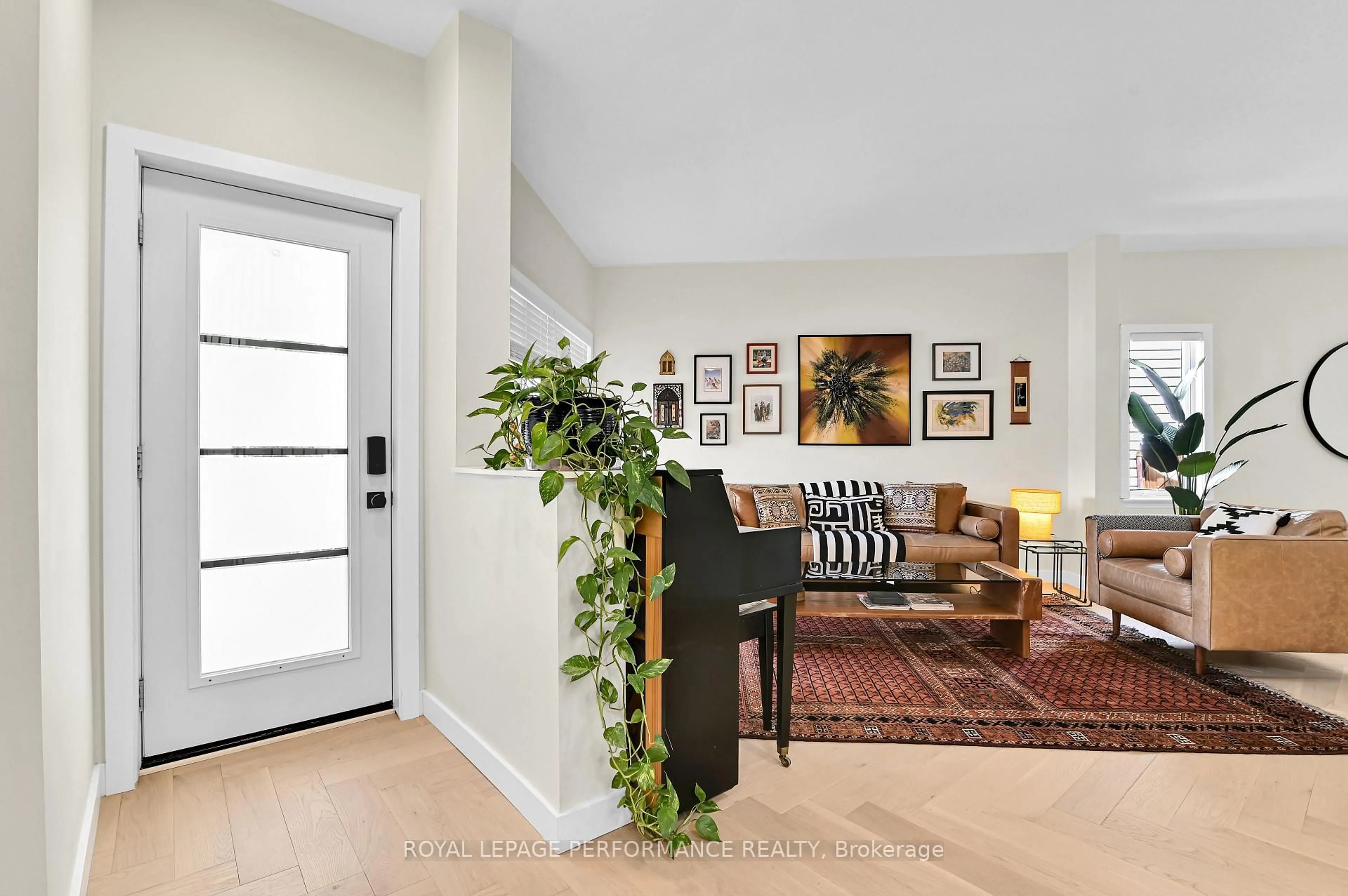 Indoor entryway for 2185 Nantes St, Ottawa Ontario K4A 4E5
