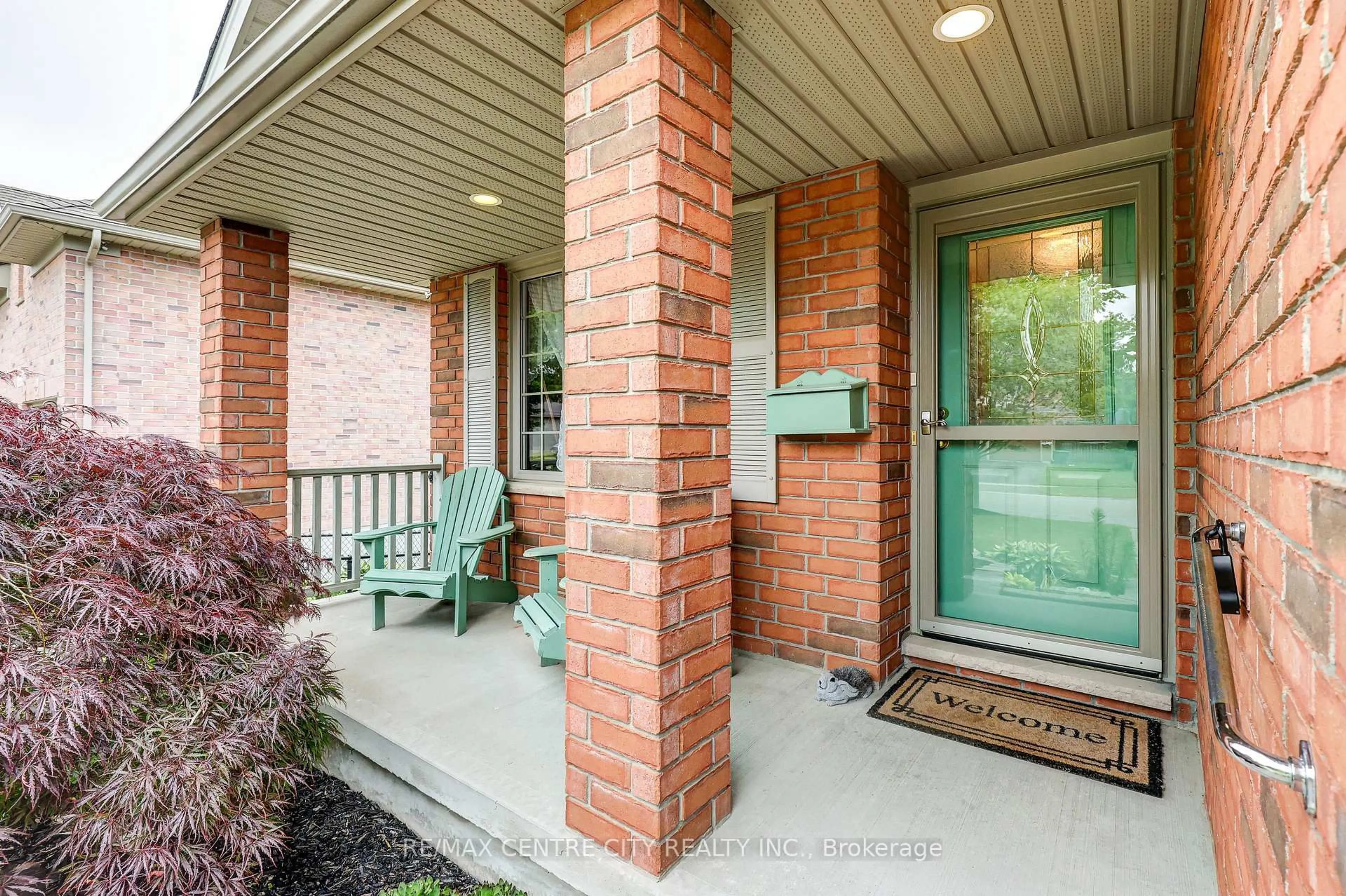 Indoor entryway for 29 Hickory Lane, St. Thomas Ontario N5R 6K9