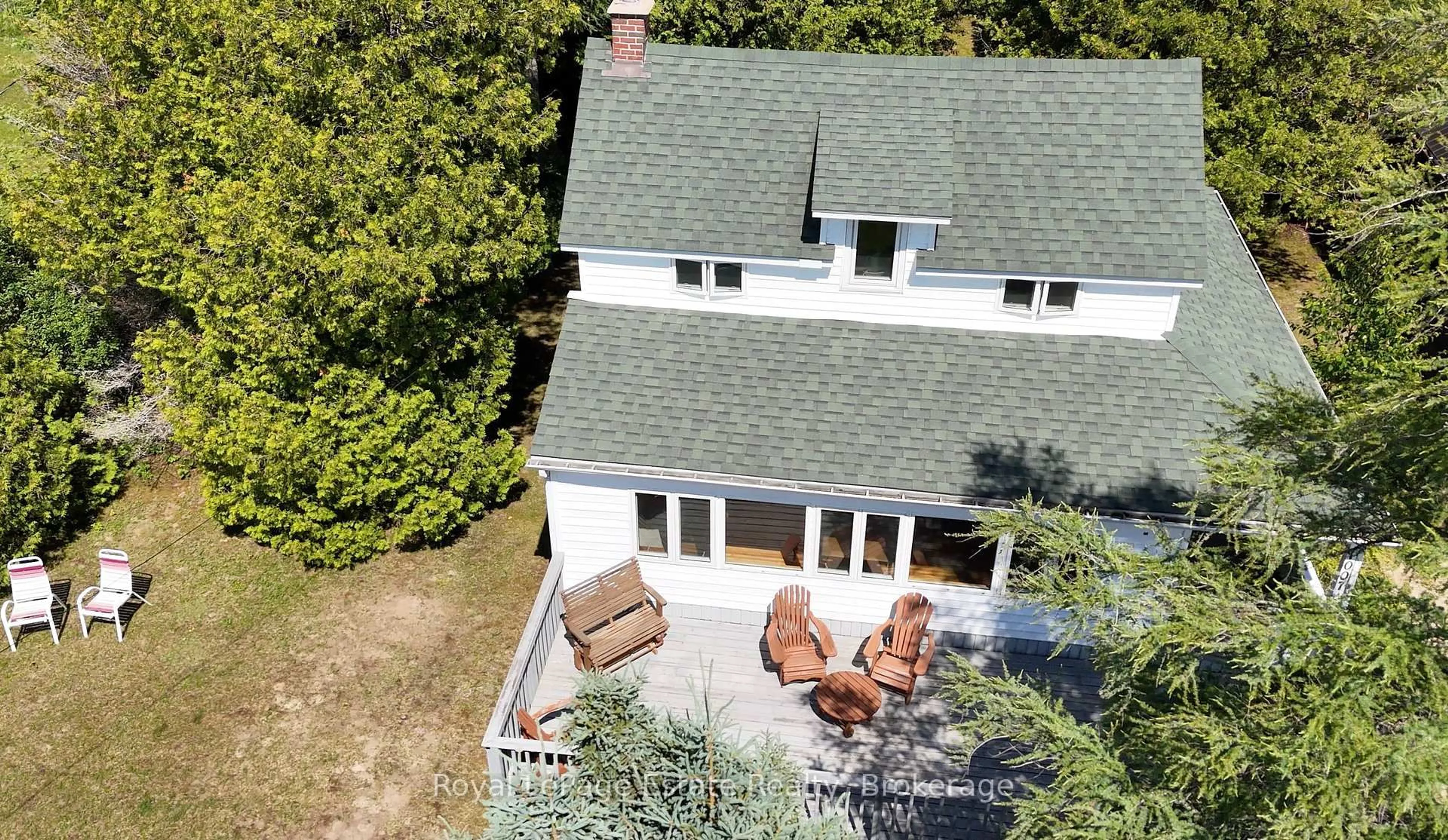 A pic from outside/outdoor area/front of a property/back of a property/a pic from drone, unknown for 1007 Lakeshore Blvd, South Bruce Peninsula Ontario N0H 2G0
