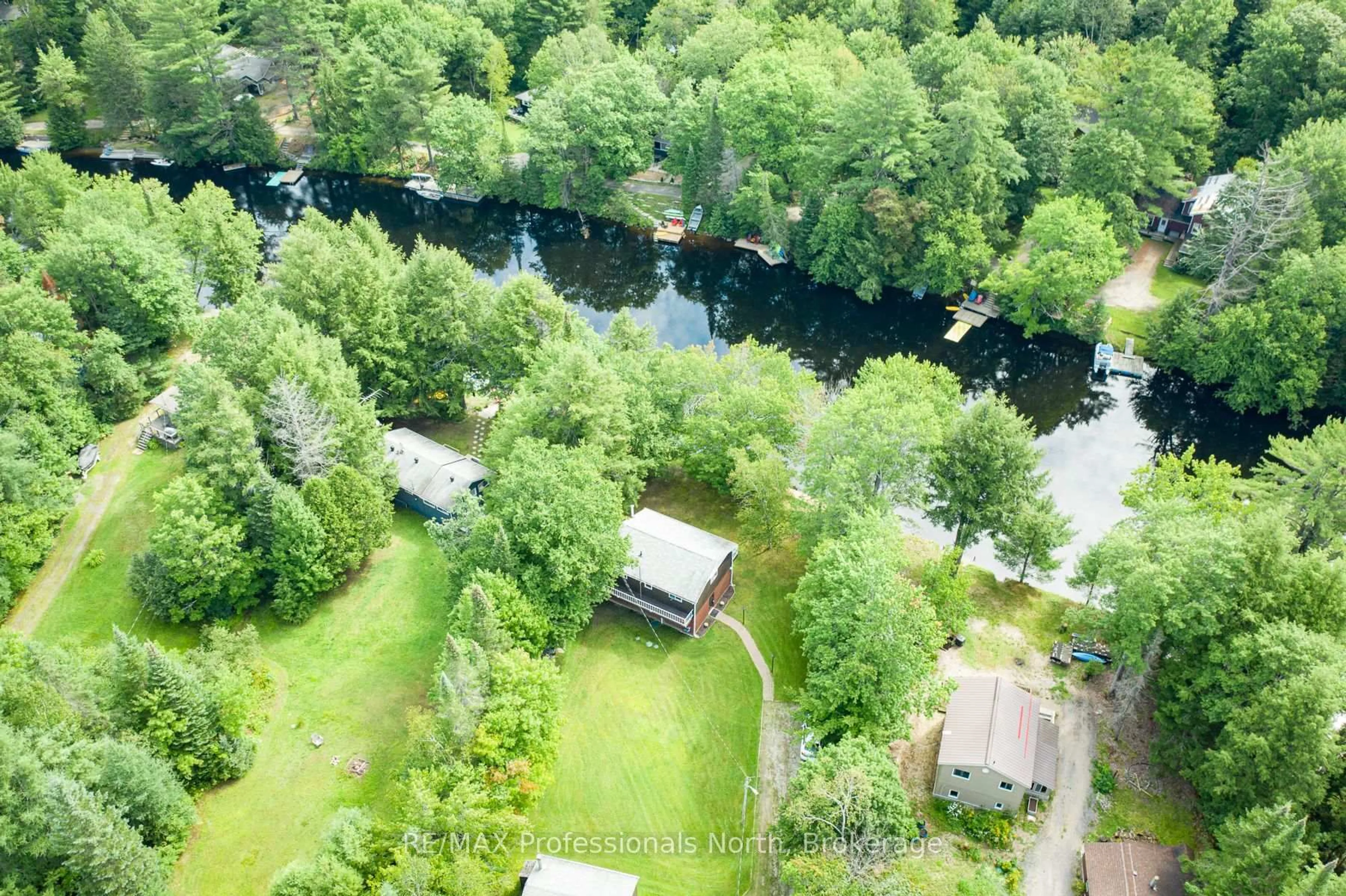 A pic from outside/outdoor area/front of a property/back of a property/a pic from drone, water/lake/river/ocean view for 1074 Holiday Park Dr, Bracebridge Ontario P1L 1W9