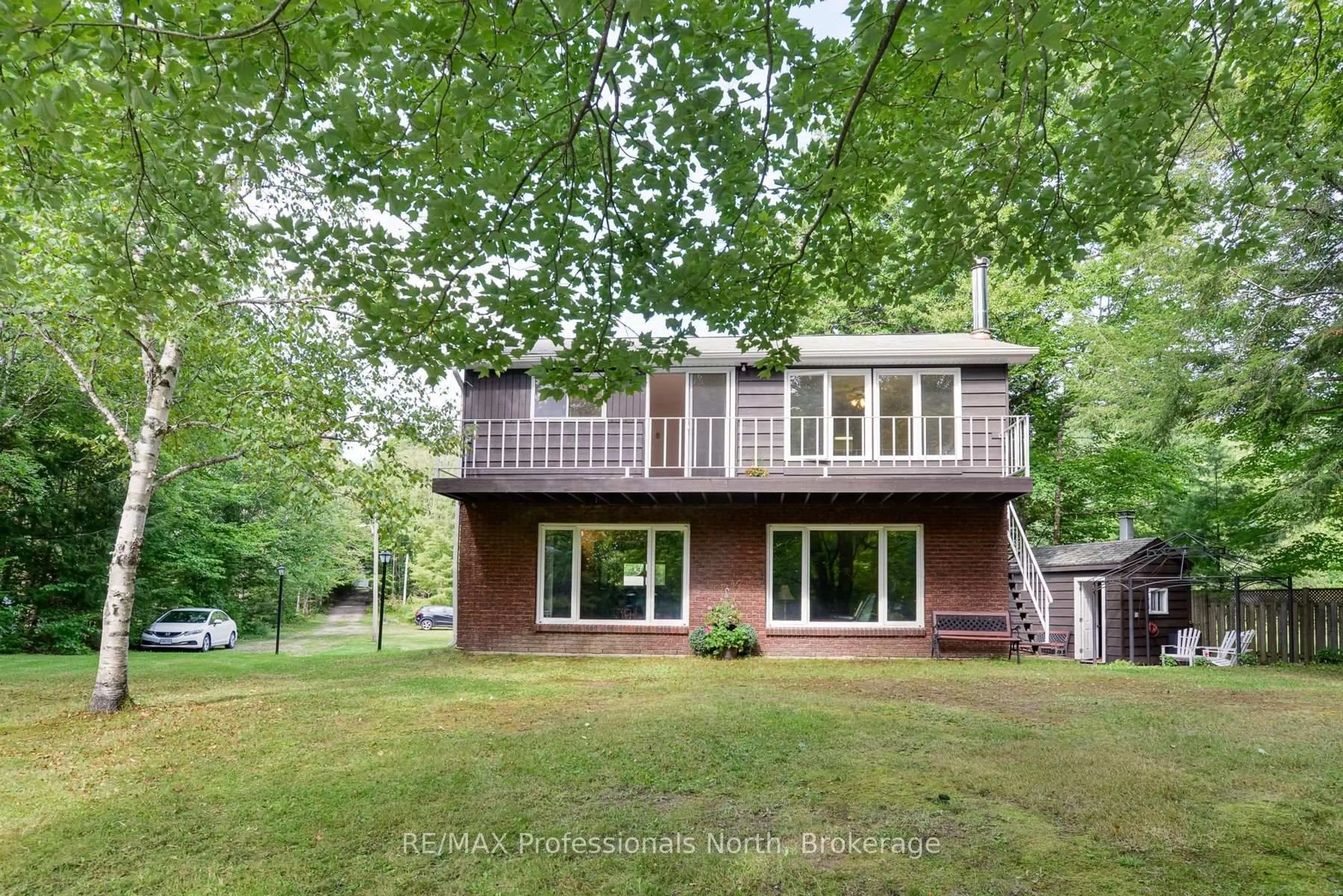 Unknown for 1074 Holiday Park Dr, Bracebridge Ontario P1L 1W9