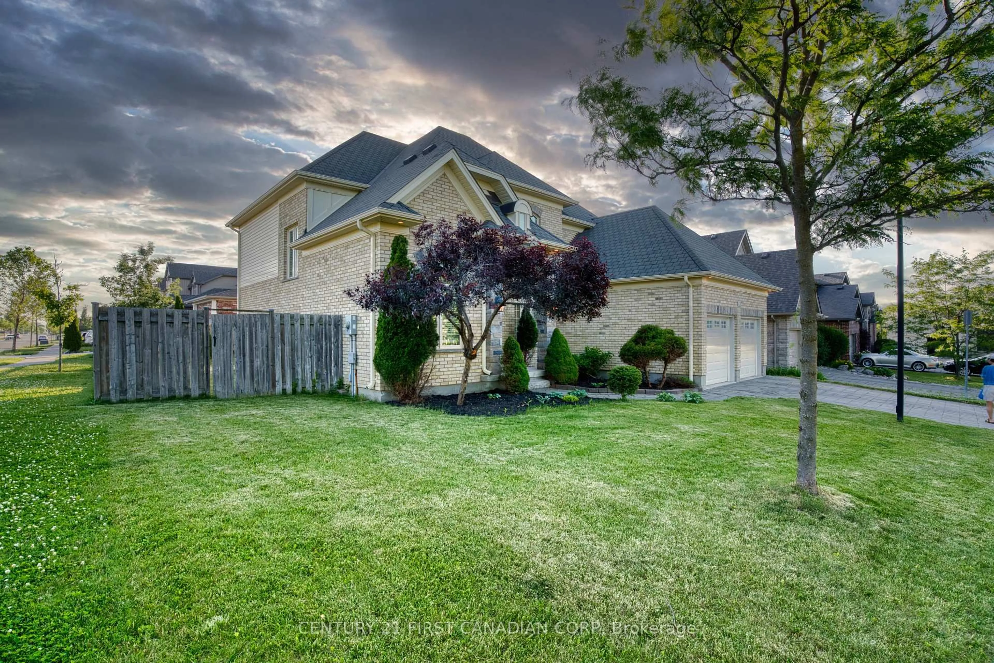 A pic from outside/outdoor area/front of a property/back of a property/a pic from drone, street for 515 Skyline Ave #55, London North Ontario N5X 0H4