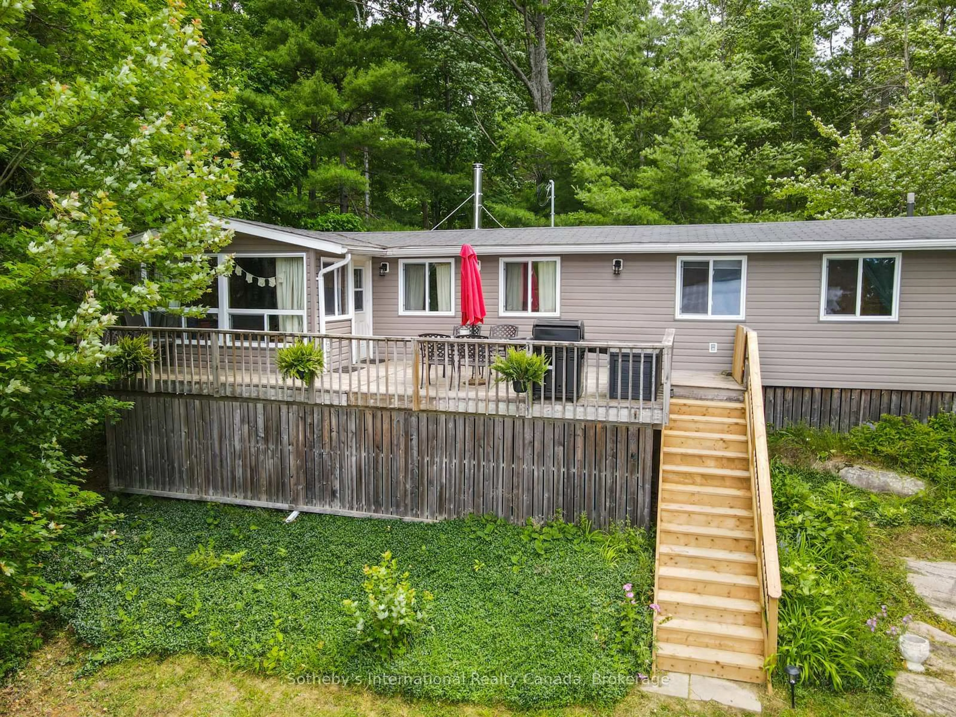 A pic from outside/outdoor area/front of a property/back of a property/a pic from drone, unknown for 1040 Kahshe Lake, Gravenhurst Ontario P0E 1G0