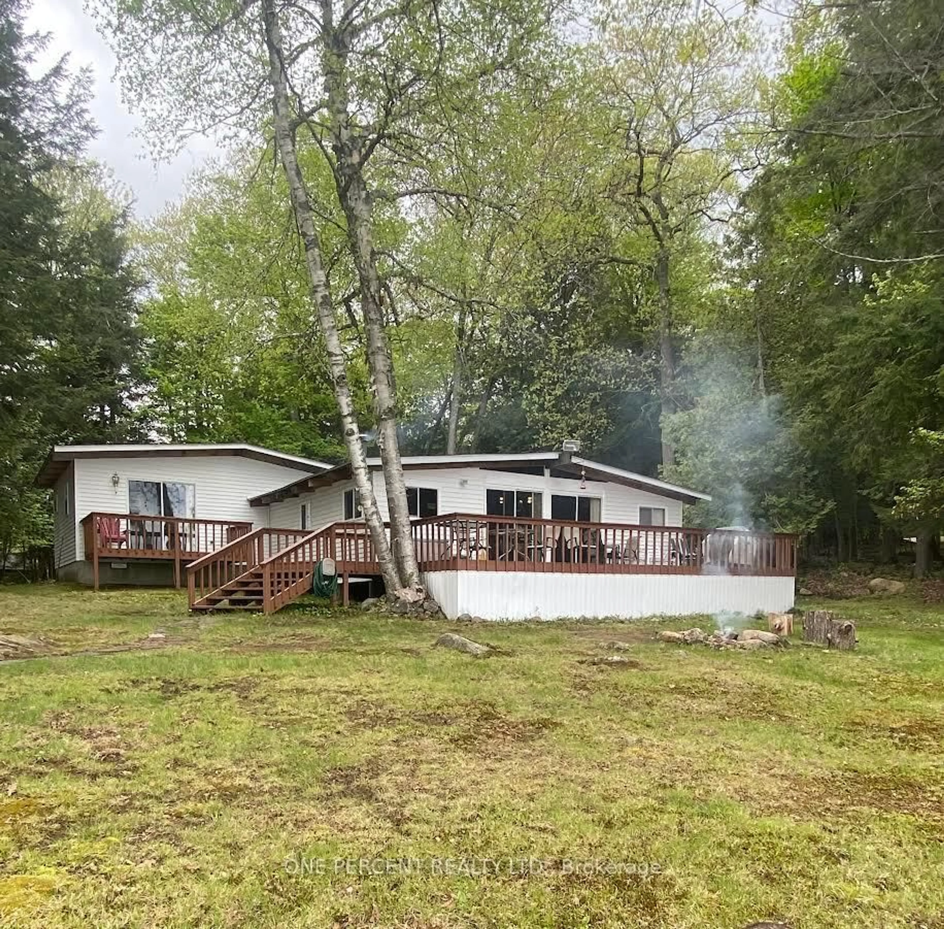 A pic from outside/outdoor area/front of a property/back of a property/a pic from drone, unknown for 4127 South Portage Rd, Huntsville Ontario P1H 2J3