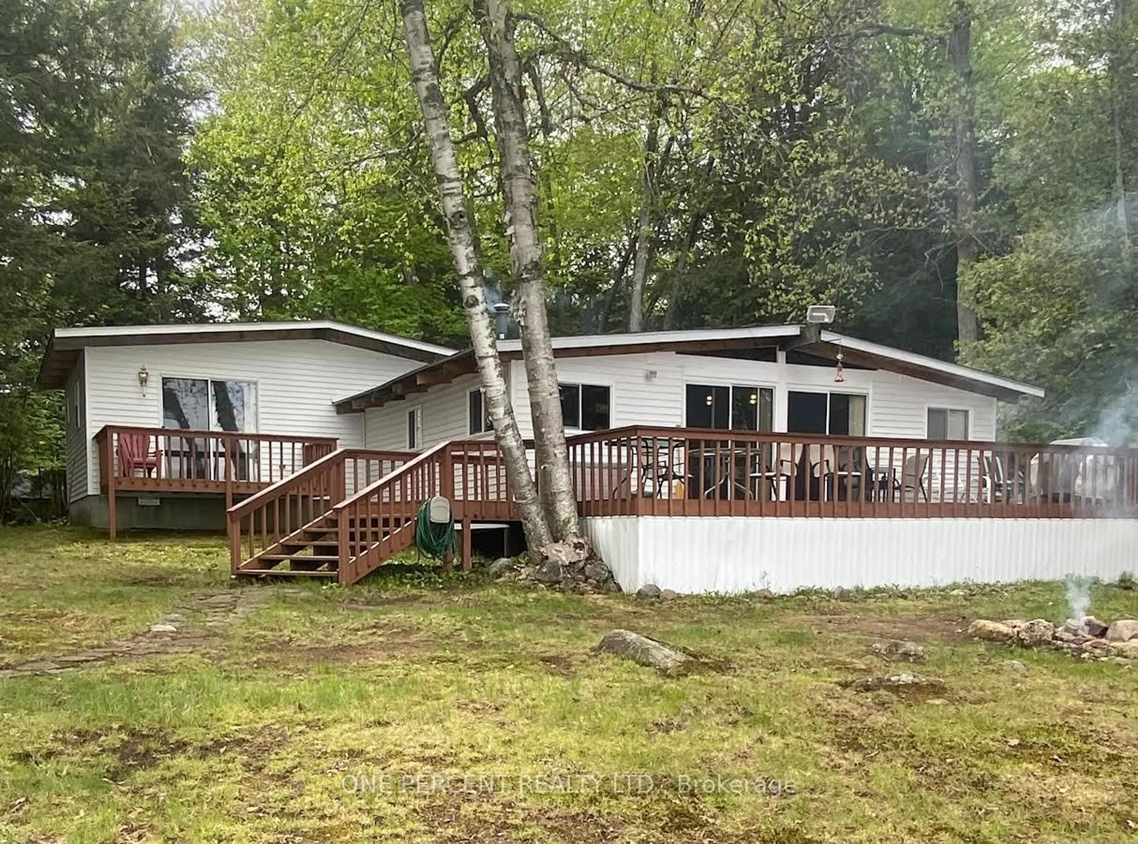 A pic from outside/outdoor area/front of a property/back of a property/a pic from drone, water/lake/river/ocean view for 4127 South Portage Rd, Huntsville Ontario P1H 2J3
