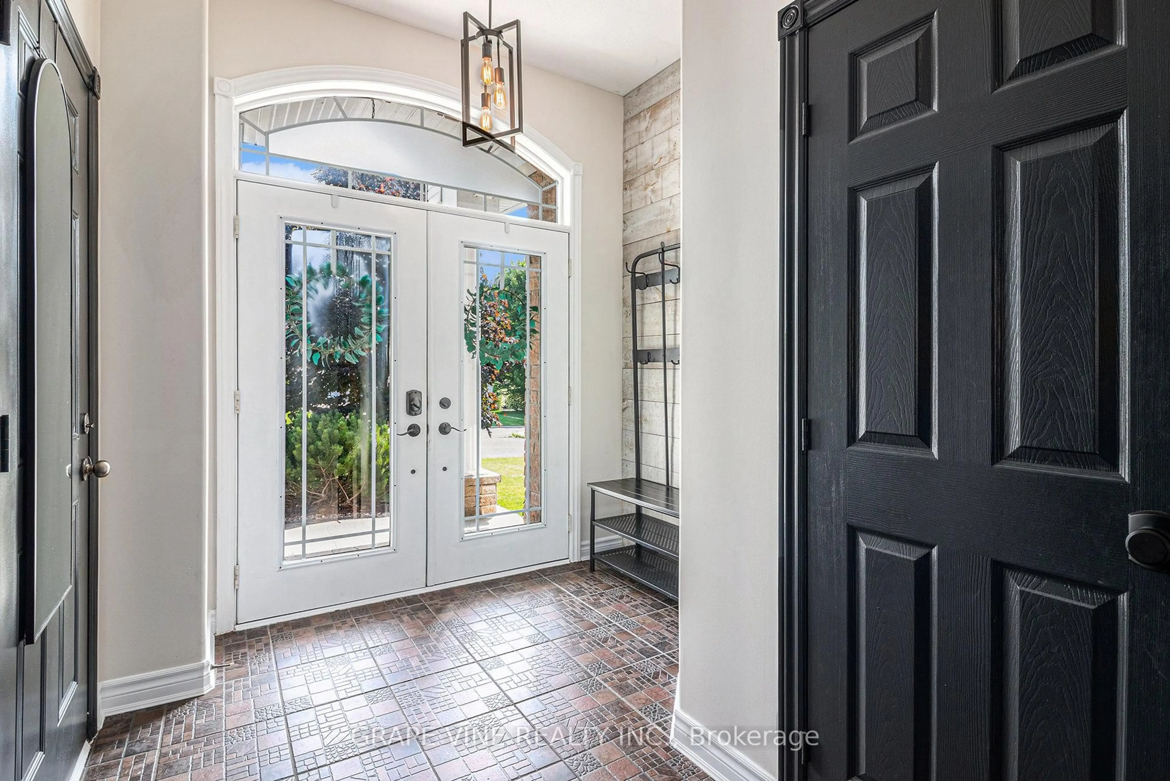 Indoor entryway for 7 Du Boise St, Russell Ontario K0A 1W0