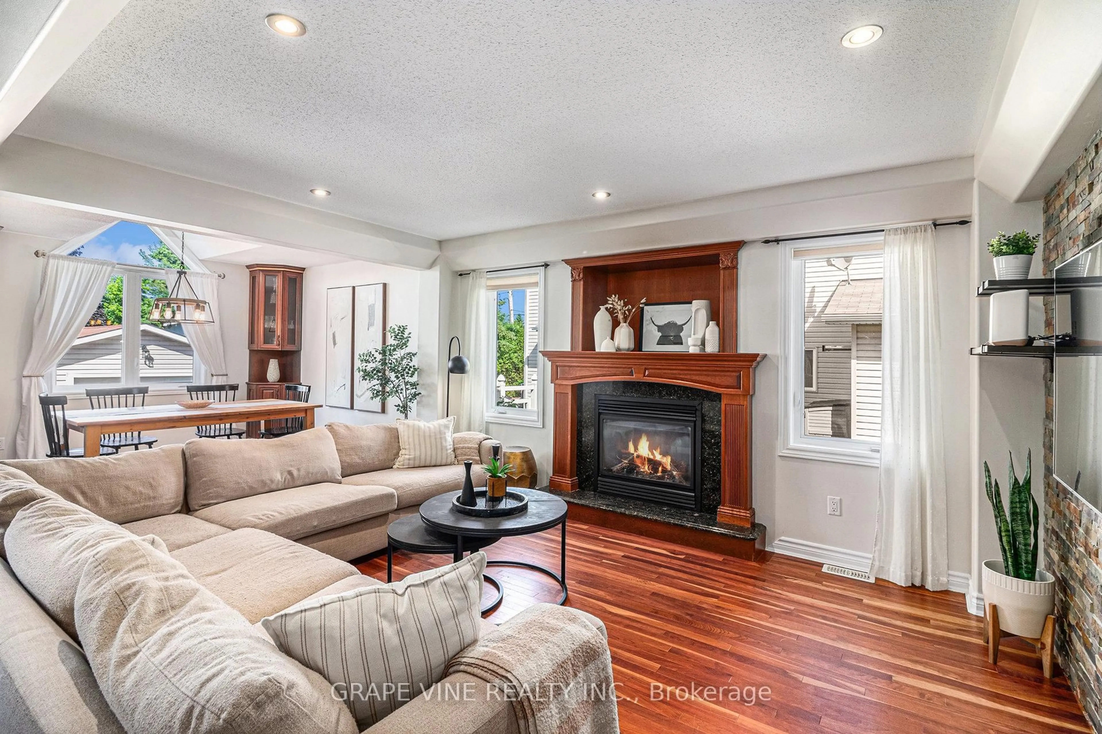 Living room with furniture, unknown for 7 Du Boise St, Russell Ontario K0A 1W0