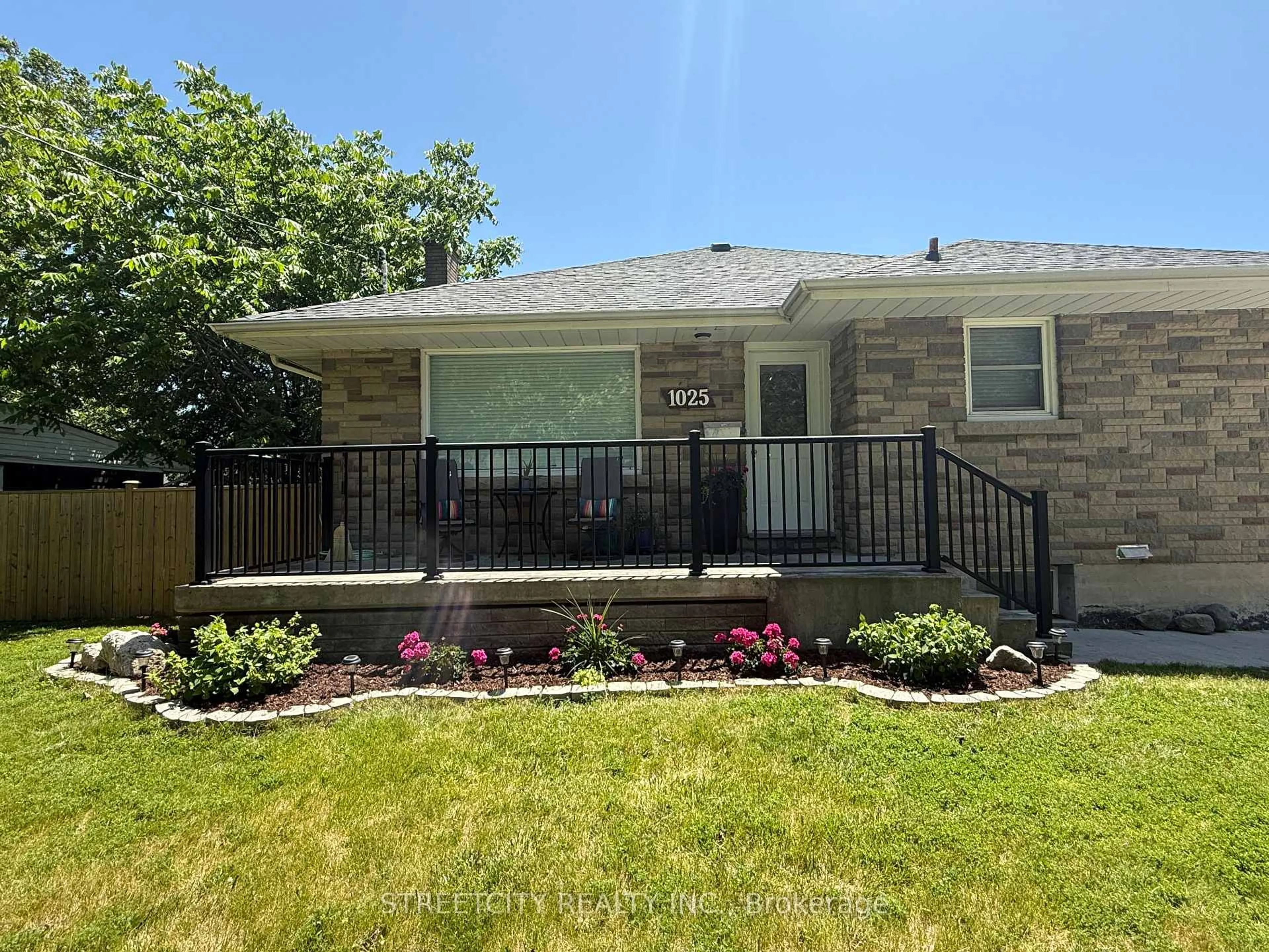 Unknown for 1025 Kensington Blvd, Sarnia Ontario N7S 1N3