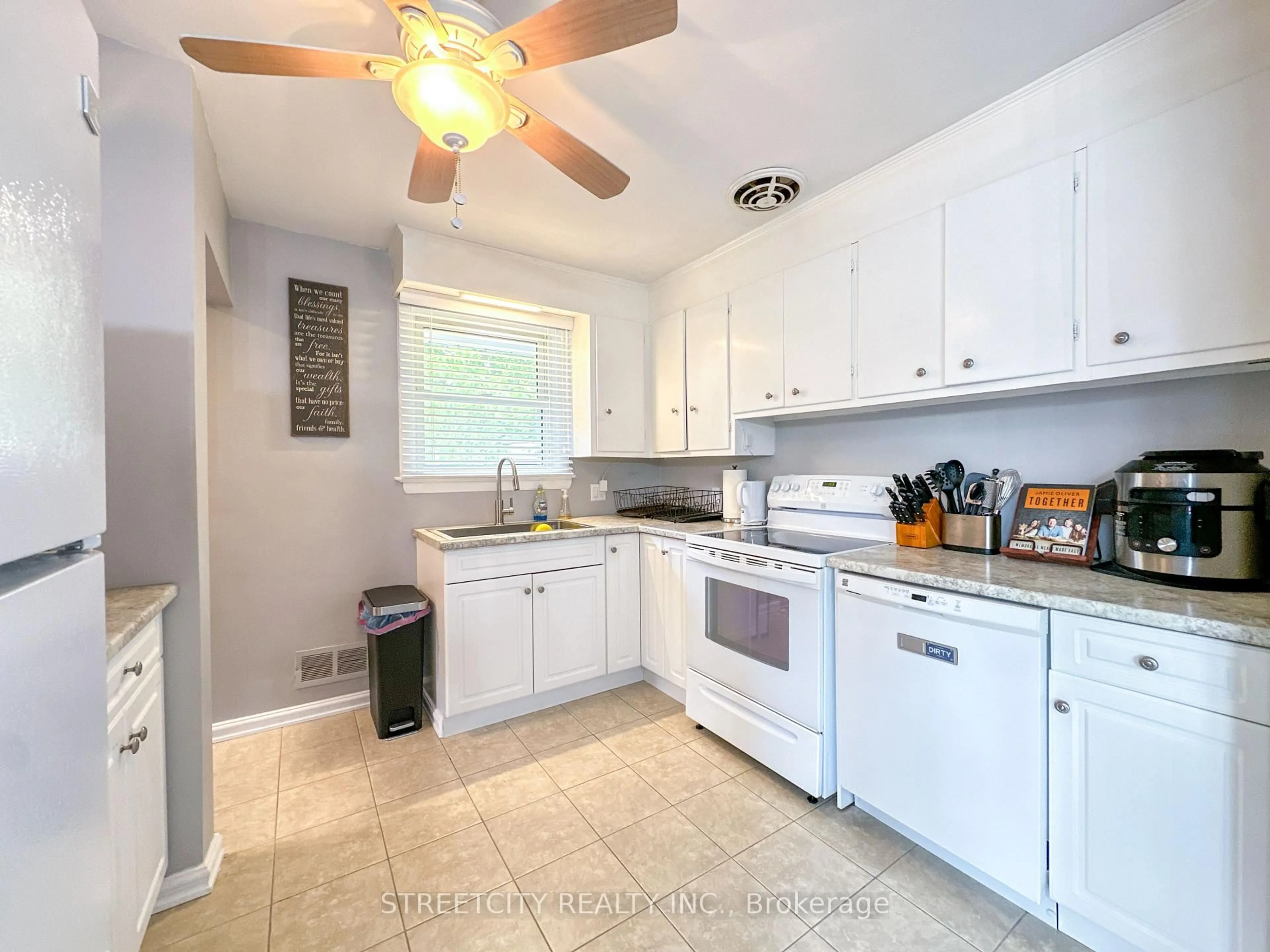 Standard kitchen, ceramic/tile floor for 1025 Kensington Blvd, Sarnia Ontario N7S 1N3