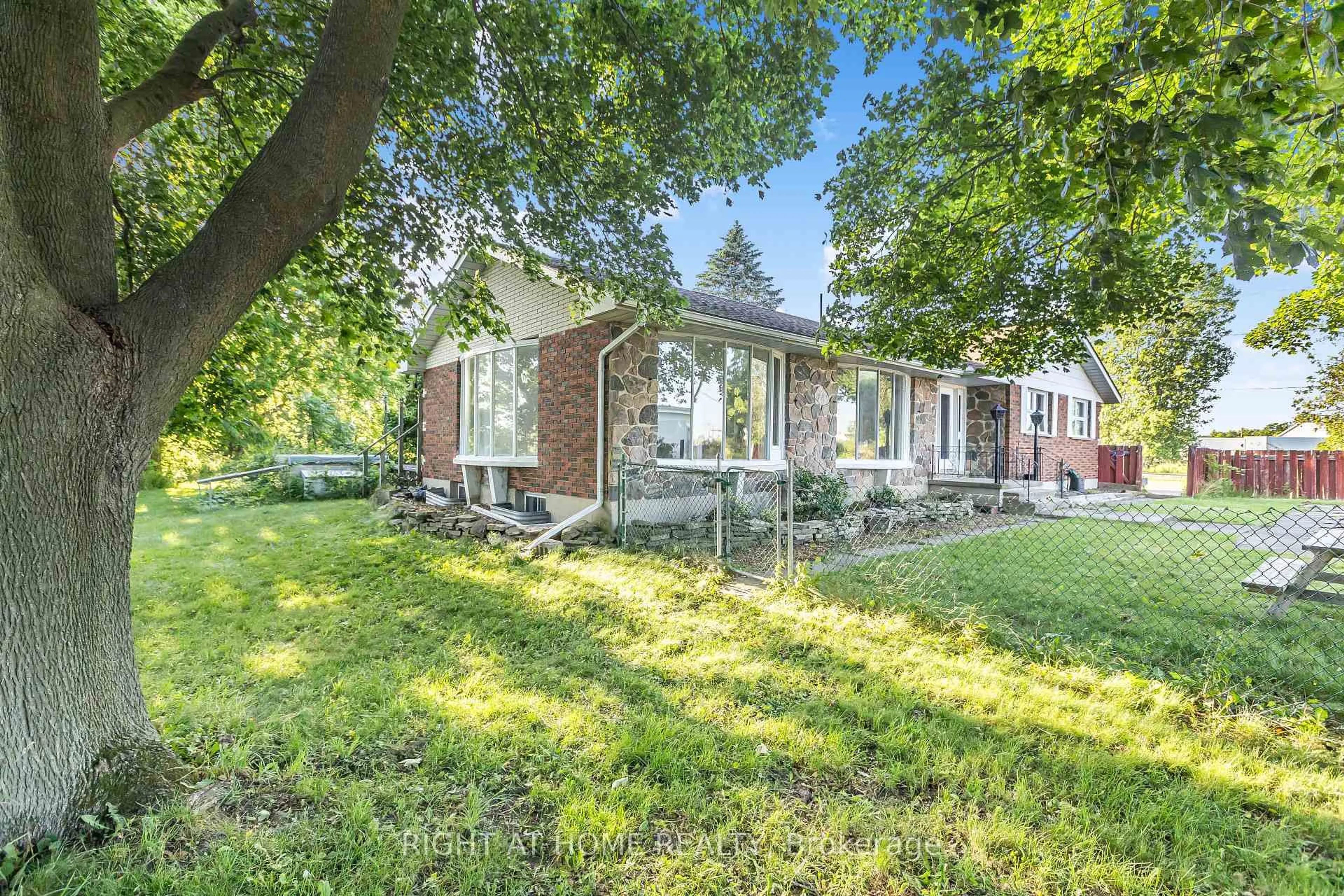 Unknown for 13 old onondaga Rd, Brant Ontario N3T 5L9