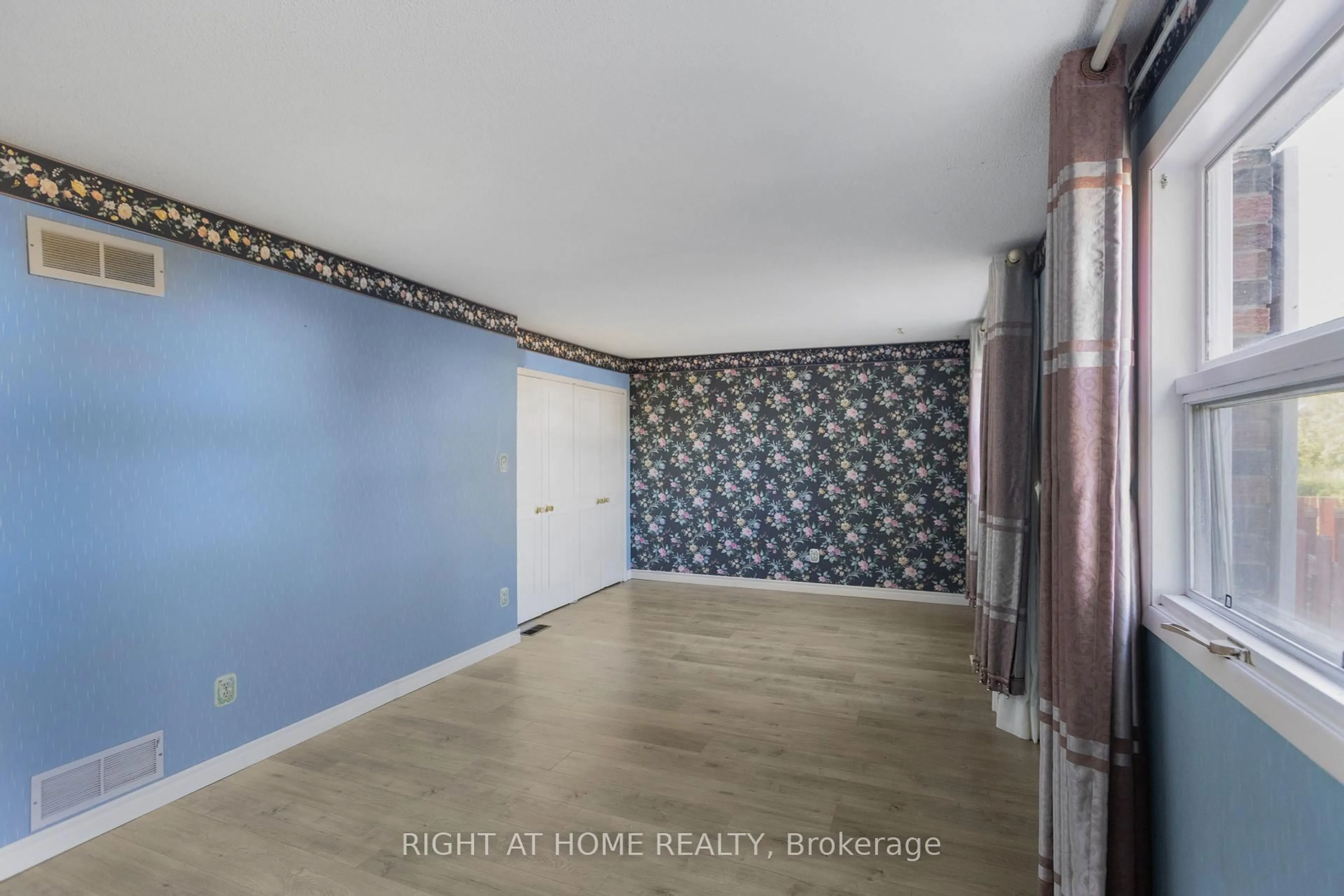A pic of a room for 13 old onondaga Rd, Brant Ontario N3T 5L9