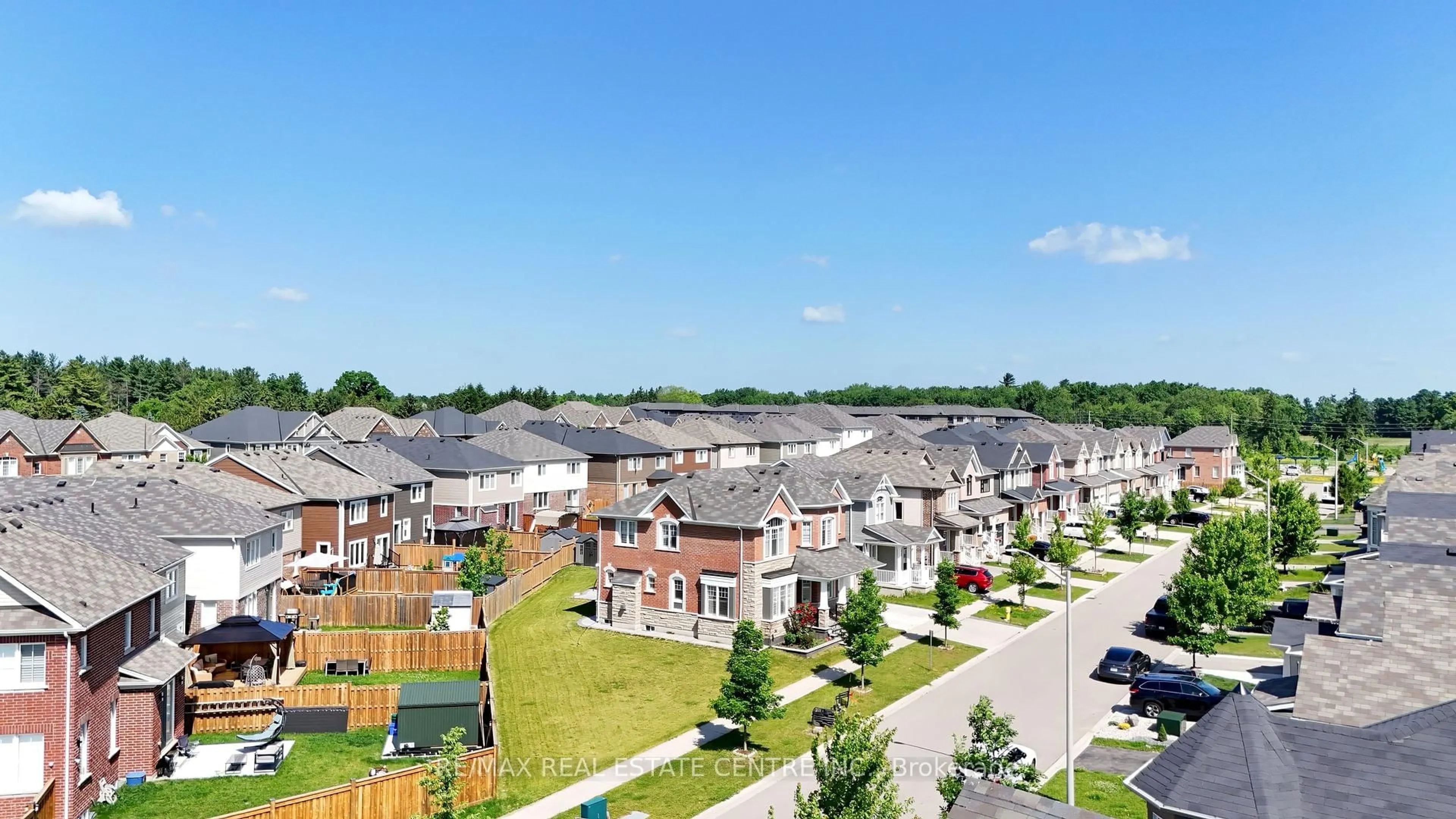 A pic from outside/outdoor area/front of a property/back of a property/a pic from drone, city buildings view from balcony for 24 Pickett Pl, Cambridge Ontario N3E 0B7