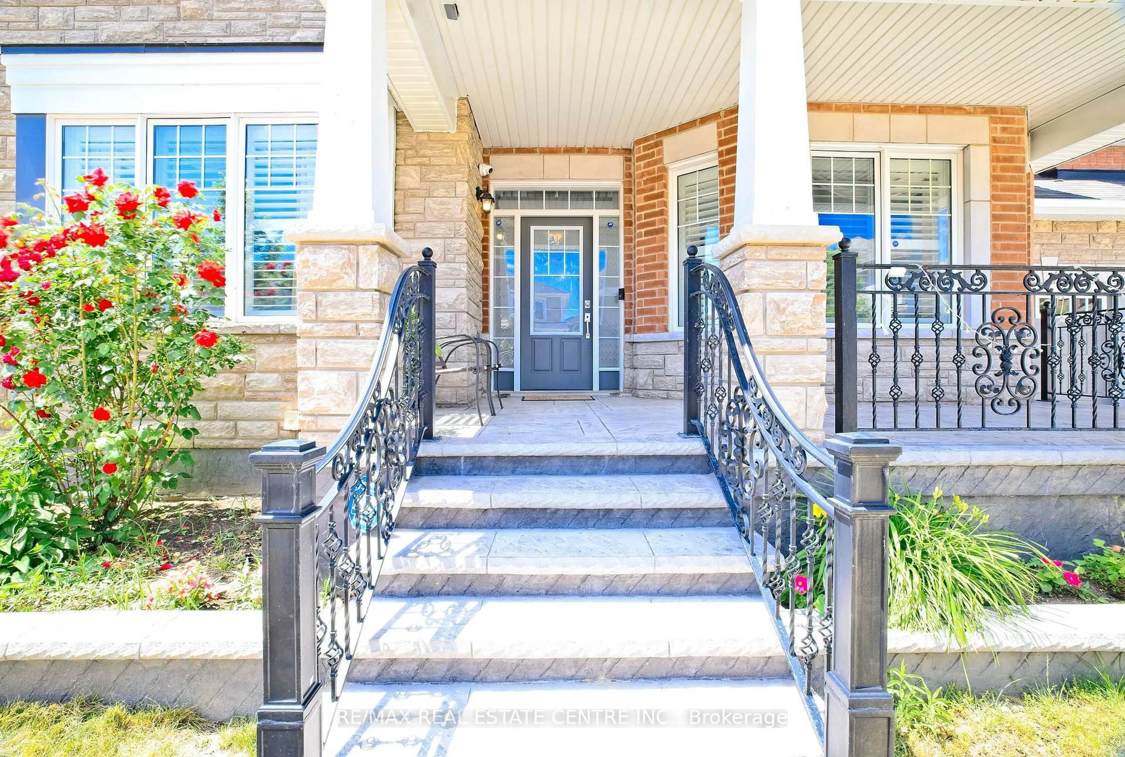 Indoor entryway for 24 Pickett Pl, Cambridge Ontario N3E 0B7