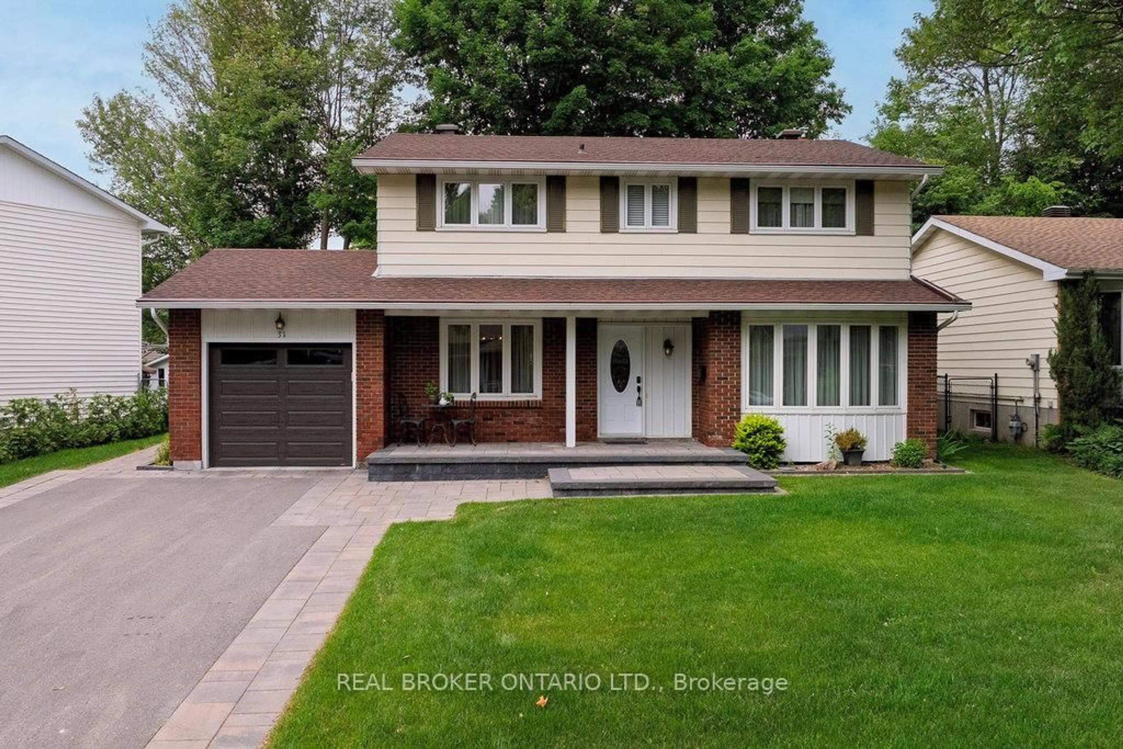 Home with brick exterior material, street for 31 Oakhurst Cres, Ottawa Ontario K1B 4A5