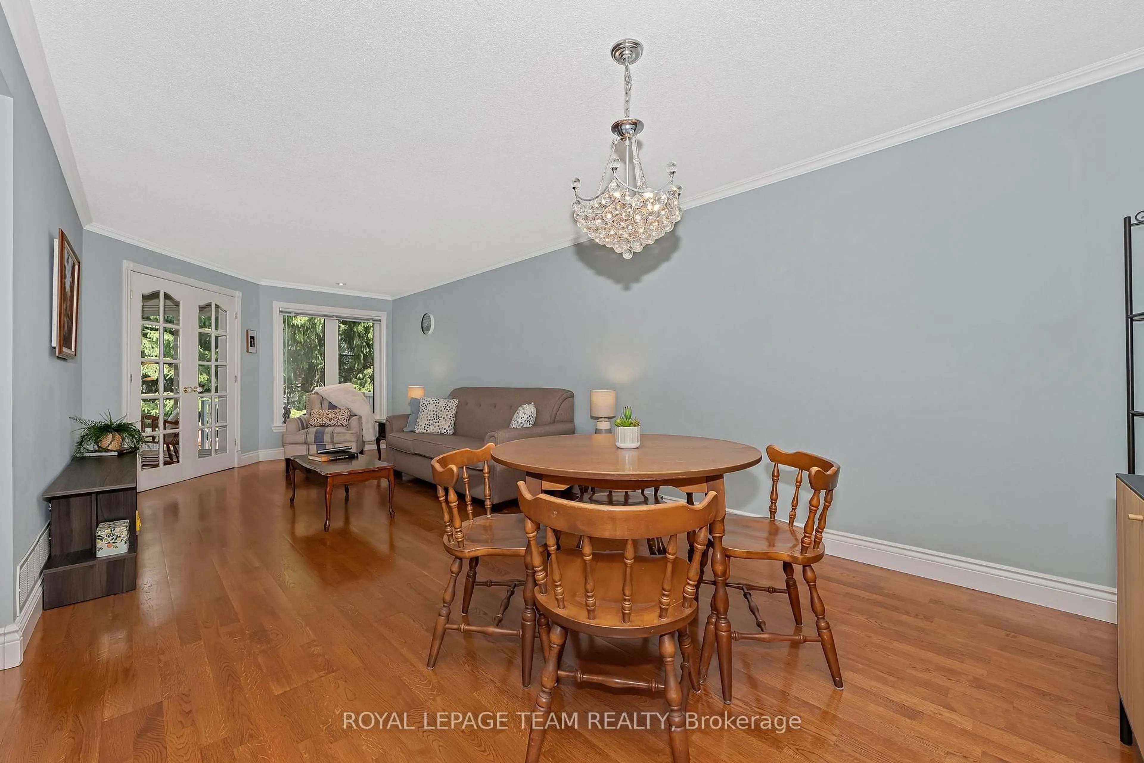 Dining room, wood/laminate floor for 87 Dalecroft Cres, Ottawa Ontario K2G 5V8