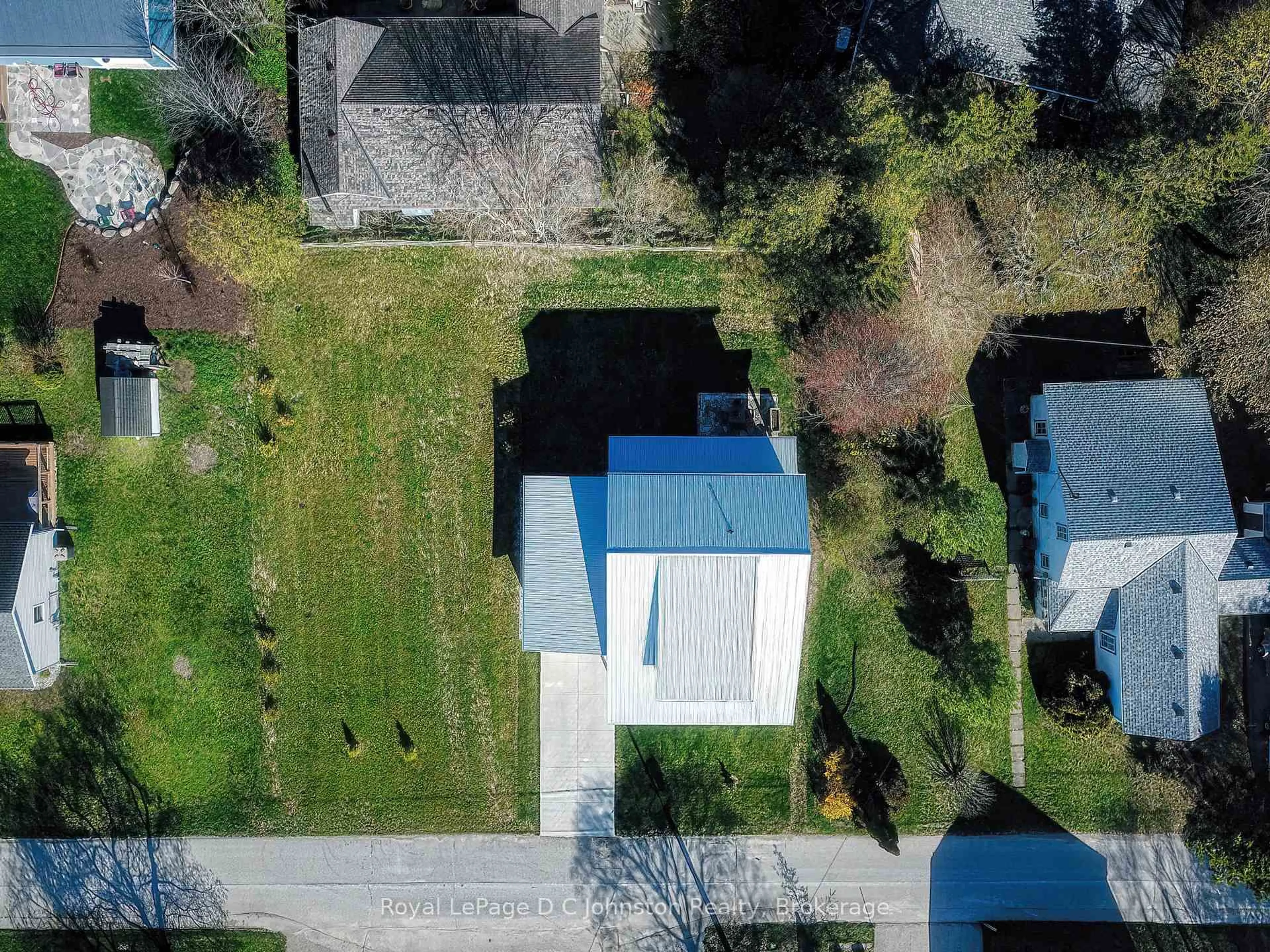 A pic from outside/outdoor area/front of a property/back of a property/a pic from drone, street for 60 Water St, Saugeen Shores Ontario N0H 2L0