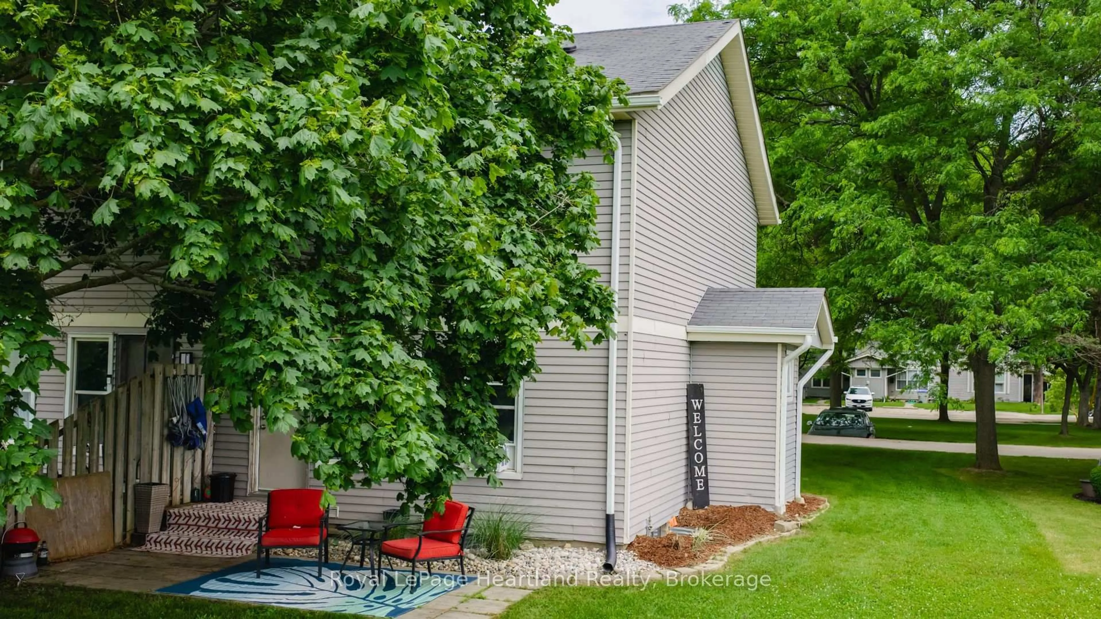 Patio, street for 23 St Charles Sq #23, Huron East Ontario N0M 1L0