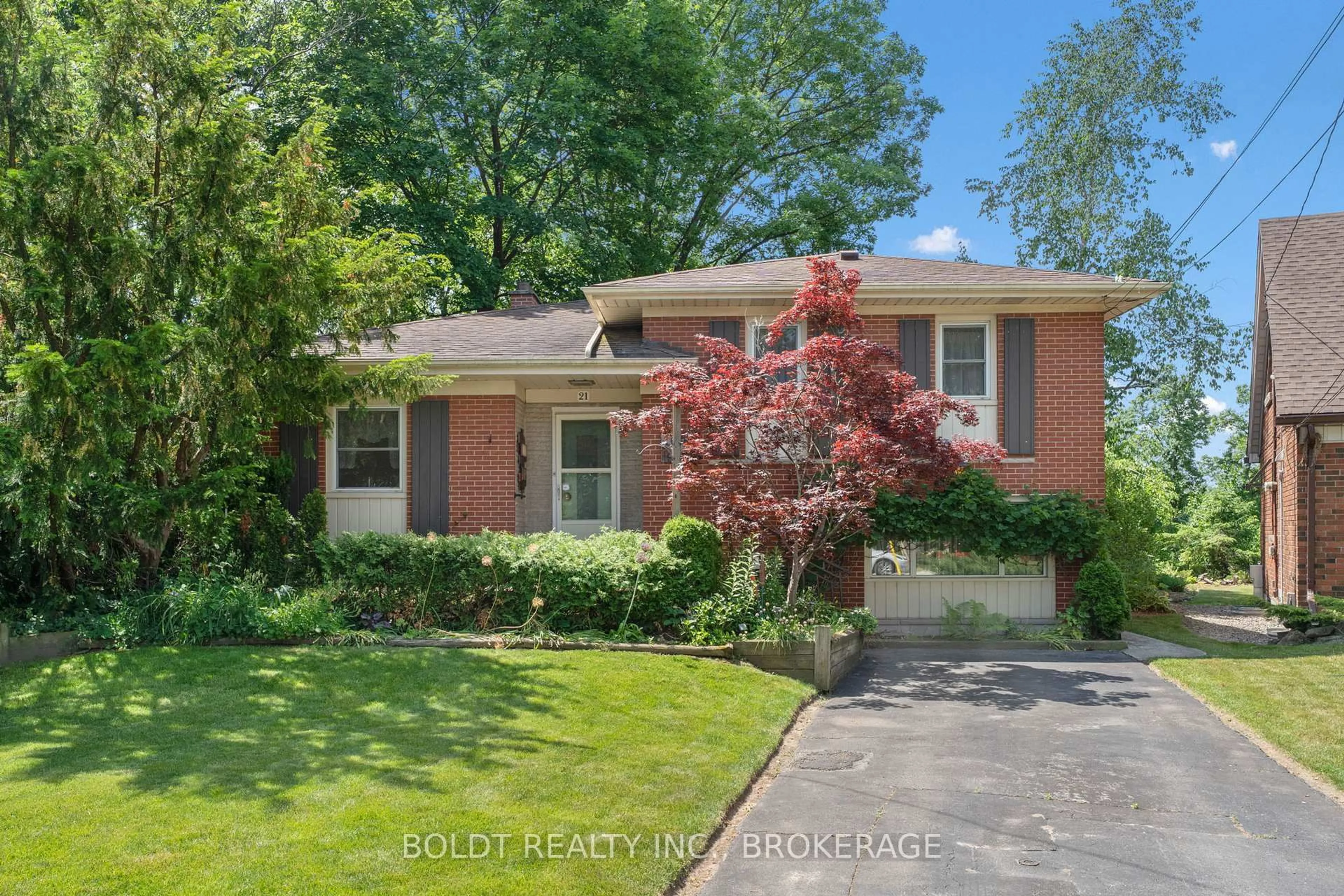 Home with brick exterior material, street for 21 Beland Crt, Hamilton Ontario L8K 3T8