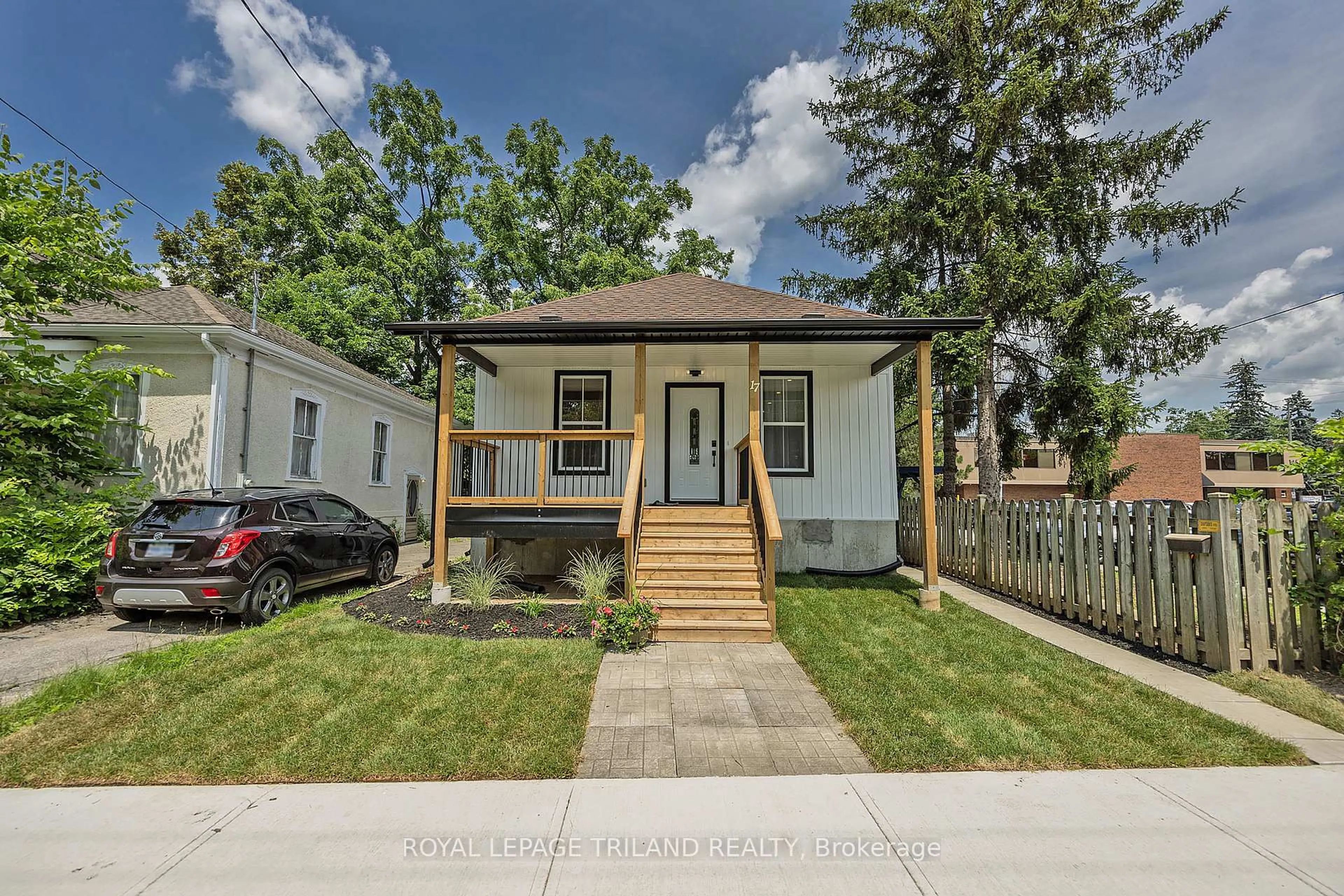 Home with vinyl exterior material, street for 17 Cove Rd, London South Ontario N6J 1H7