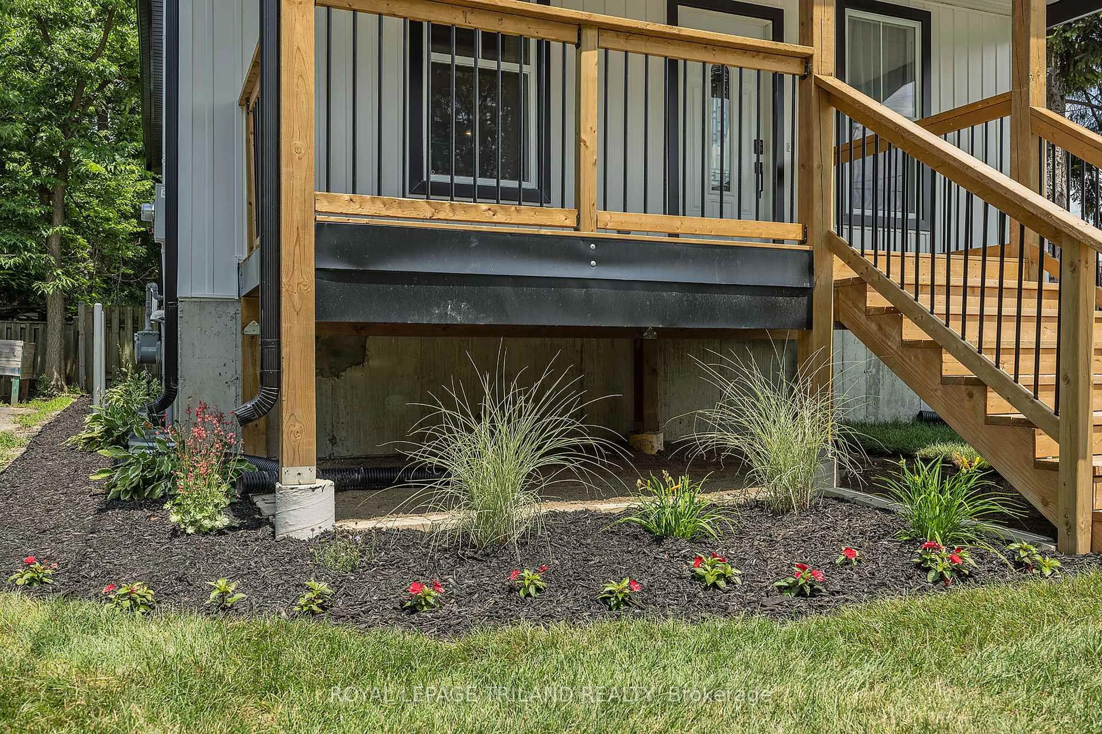 Patio, unknown for 17 Cove Rd, London South Ontario N6J 1H7