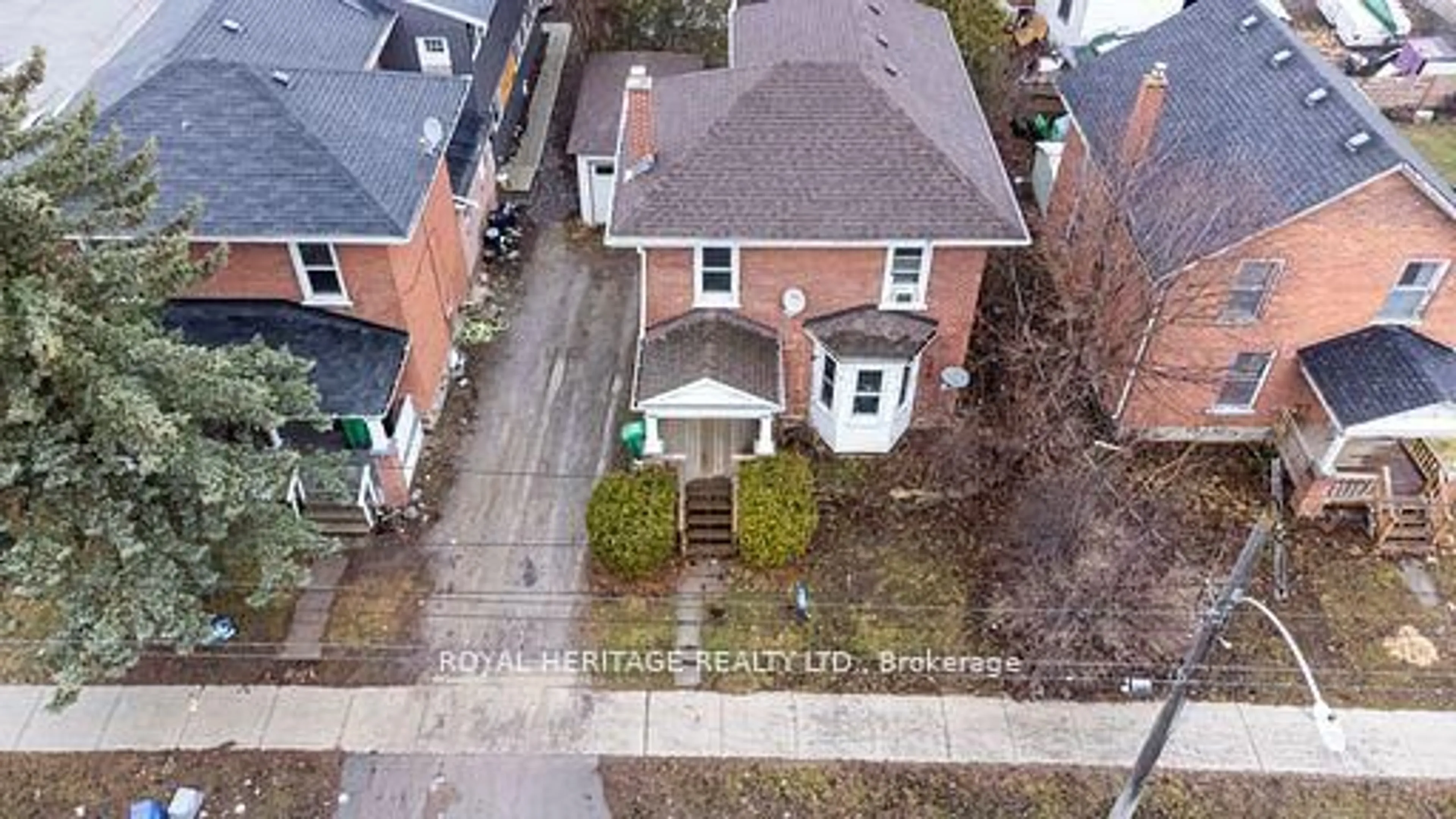 A pic from outside/outdoor area/front of a property/back of a property/a pic from drone, street for 364 Parkhill Rd, Peterborough North Ontario K9H 3J1