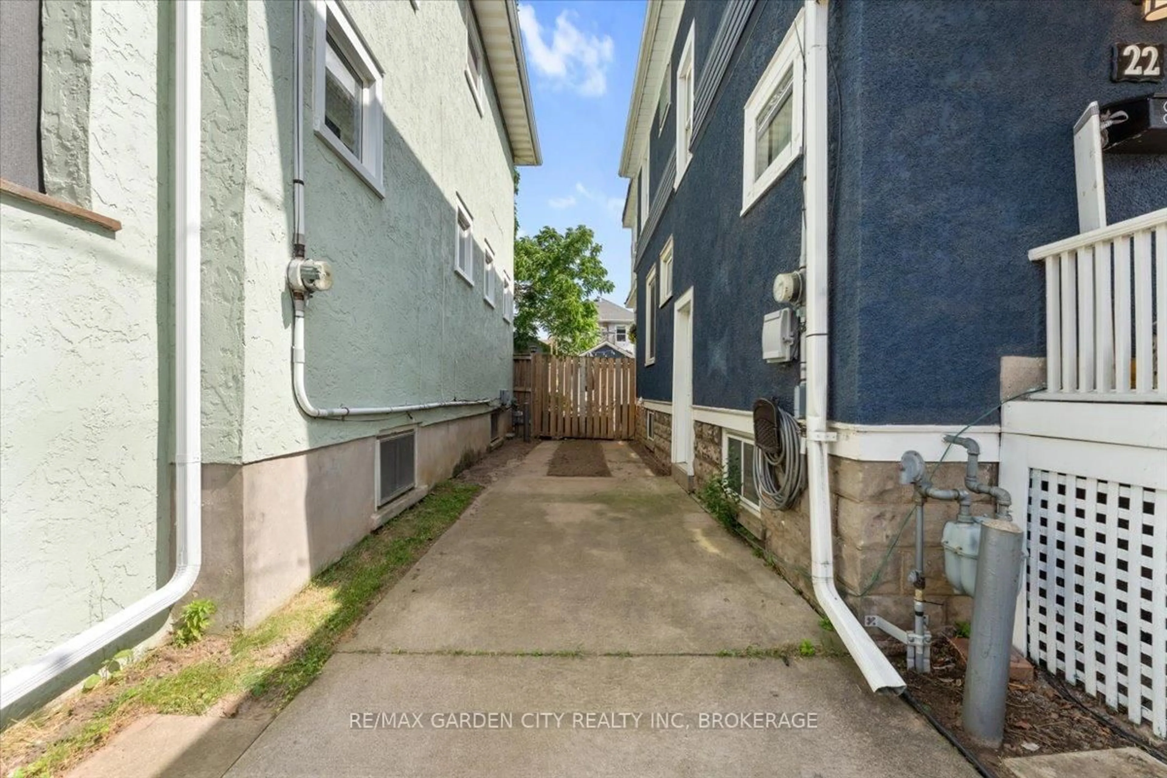 Unknown for 22 Chaplin Ave, St. Catharines Ontario L2R 2E6