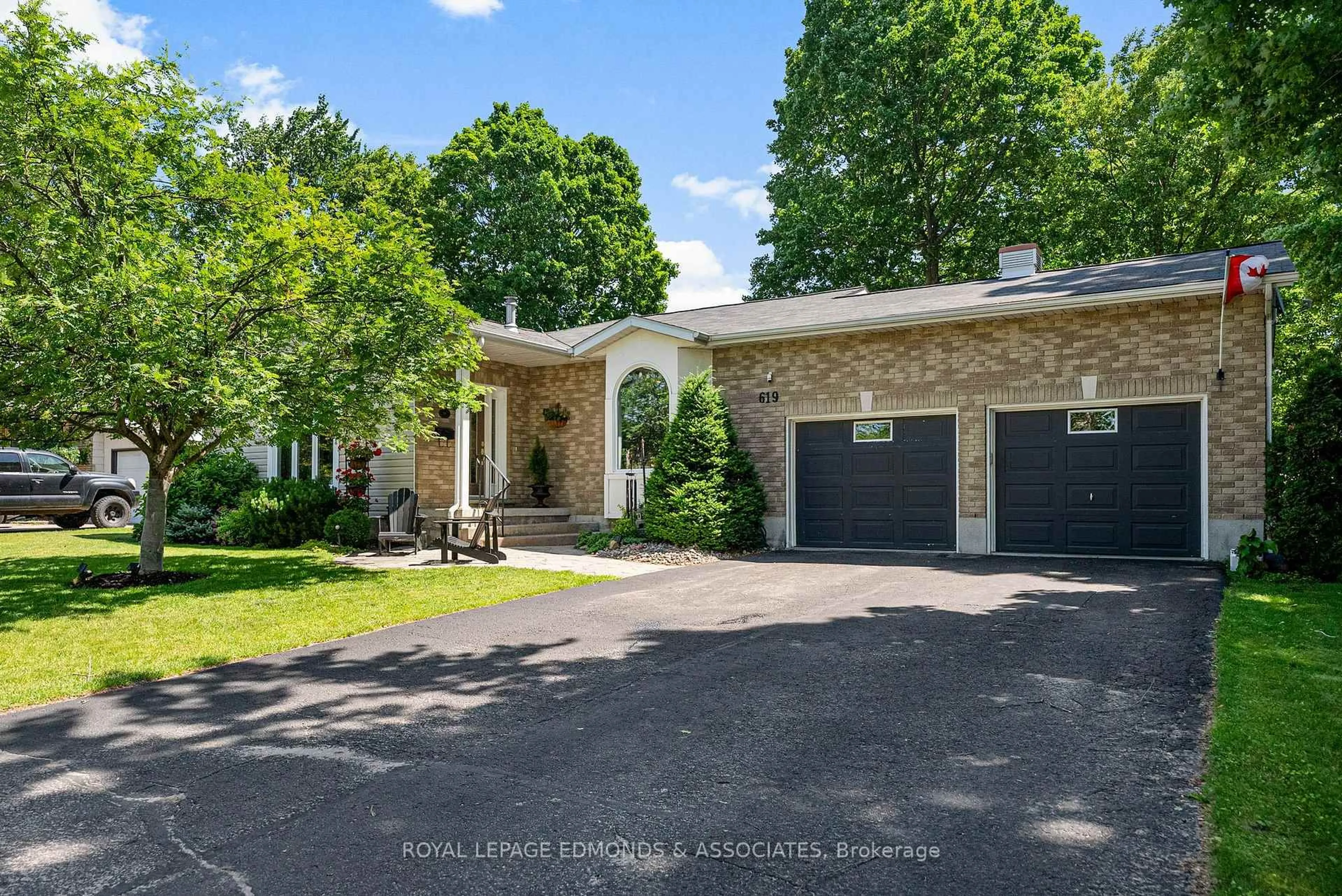 A pic from outside/outdoor area/front of a property/back of a property/a pic from drone, street for 619 Cecelia St, Pembroke Ontario K8A 1T6