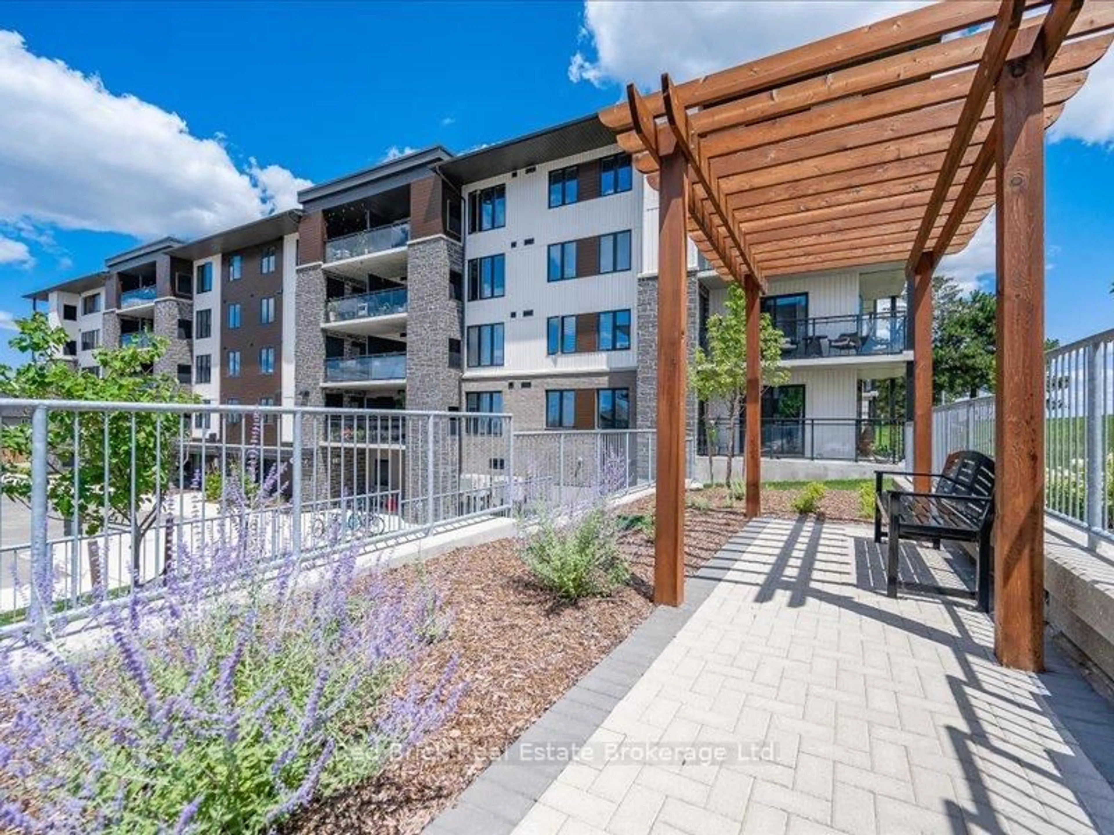 Patio, unknown for 104 Summit Ridge Dr #003, Guelph Ontario N1E 0R5