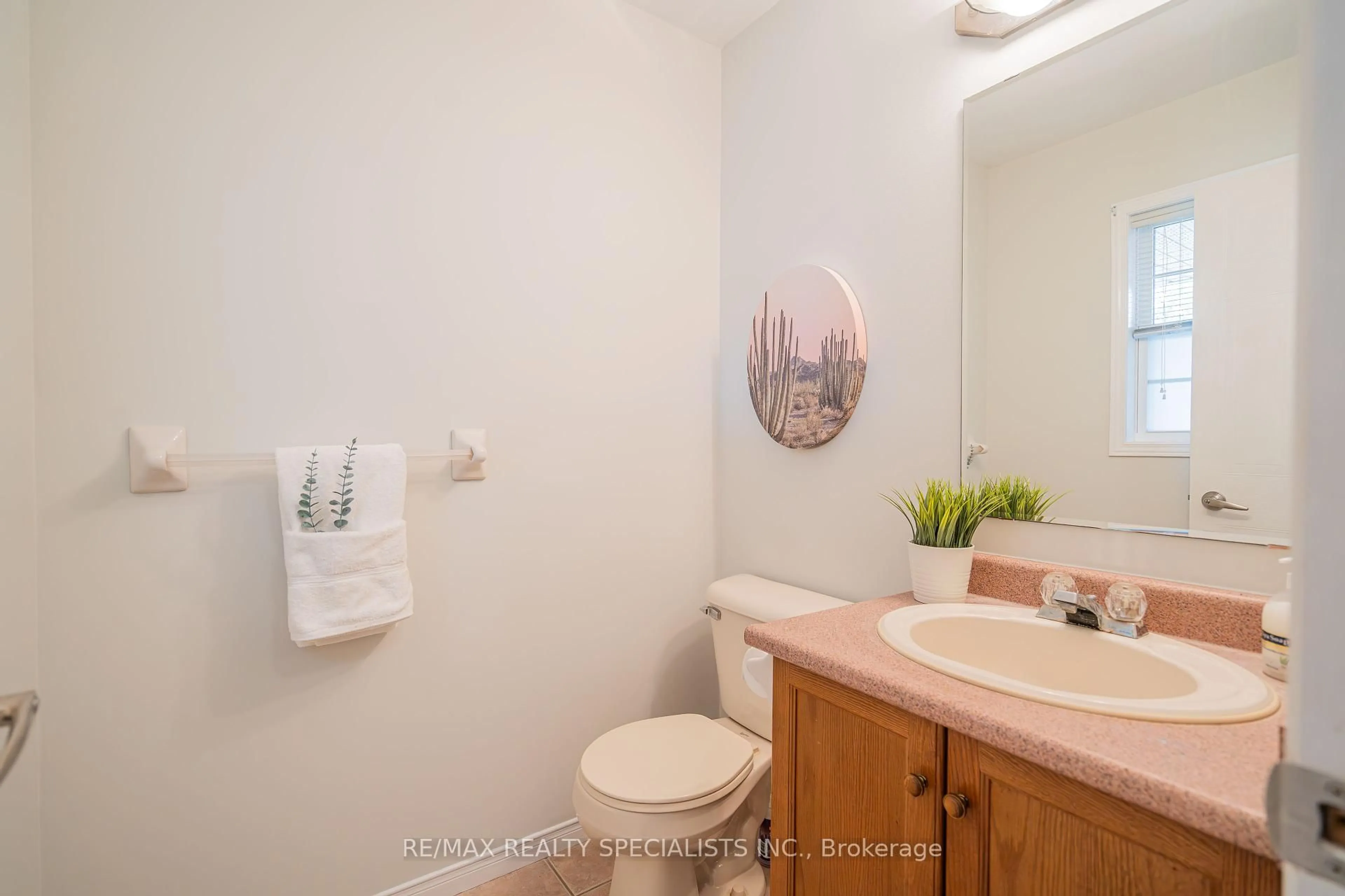 Standard bathroom, unknown for 32 Amanda Walk, Cambridge Ontario N3C 4K8