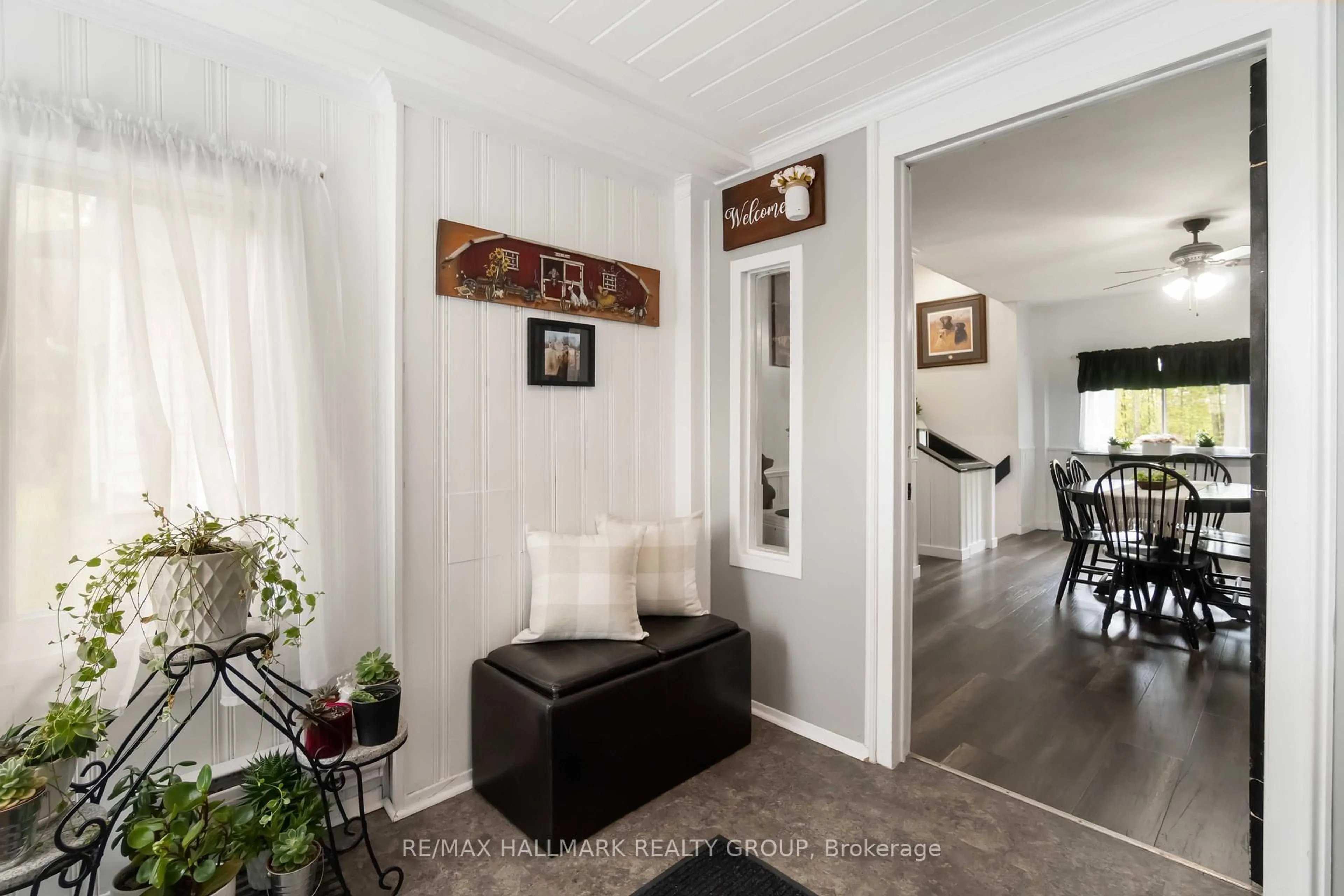 Indoor entryway for 2088 BURNSTOWN Rd, Renfrew Ontario K7V 3Z4