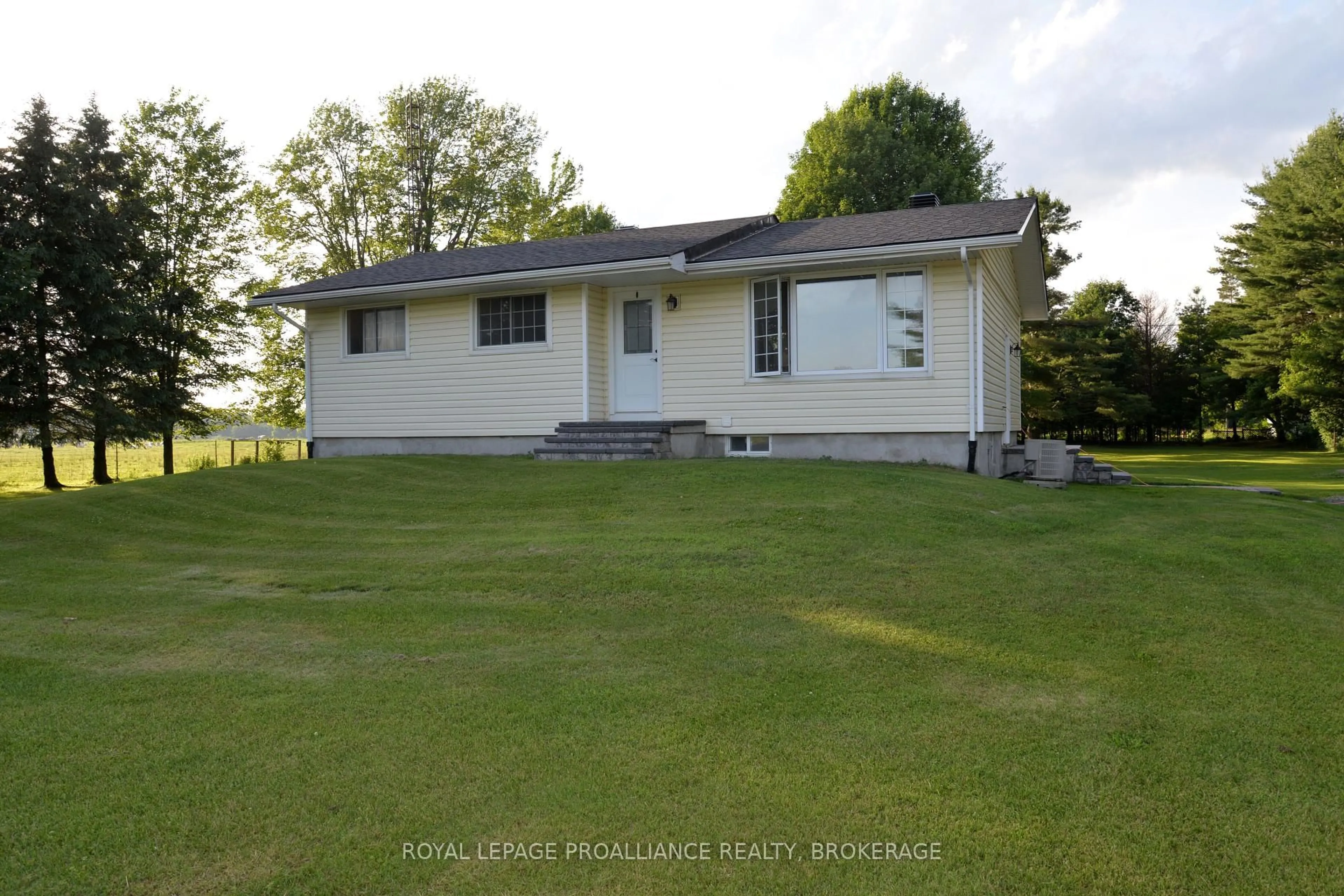 A pic from outside/outdoor area/front of a property/back of a property/a pic from drone, unknown for 3646 Brewers Mills Rd, Seeley's Bay Ontario K0H 2N0