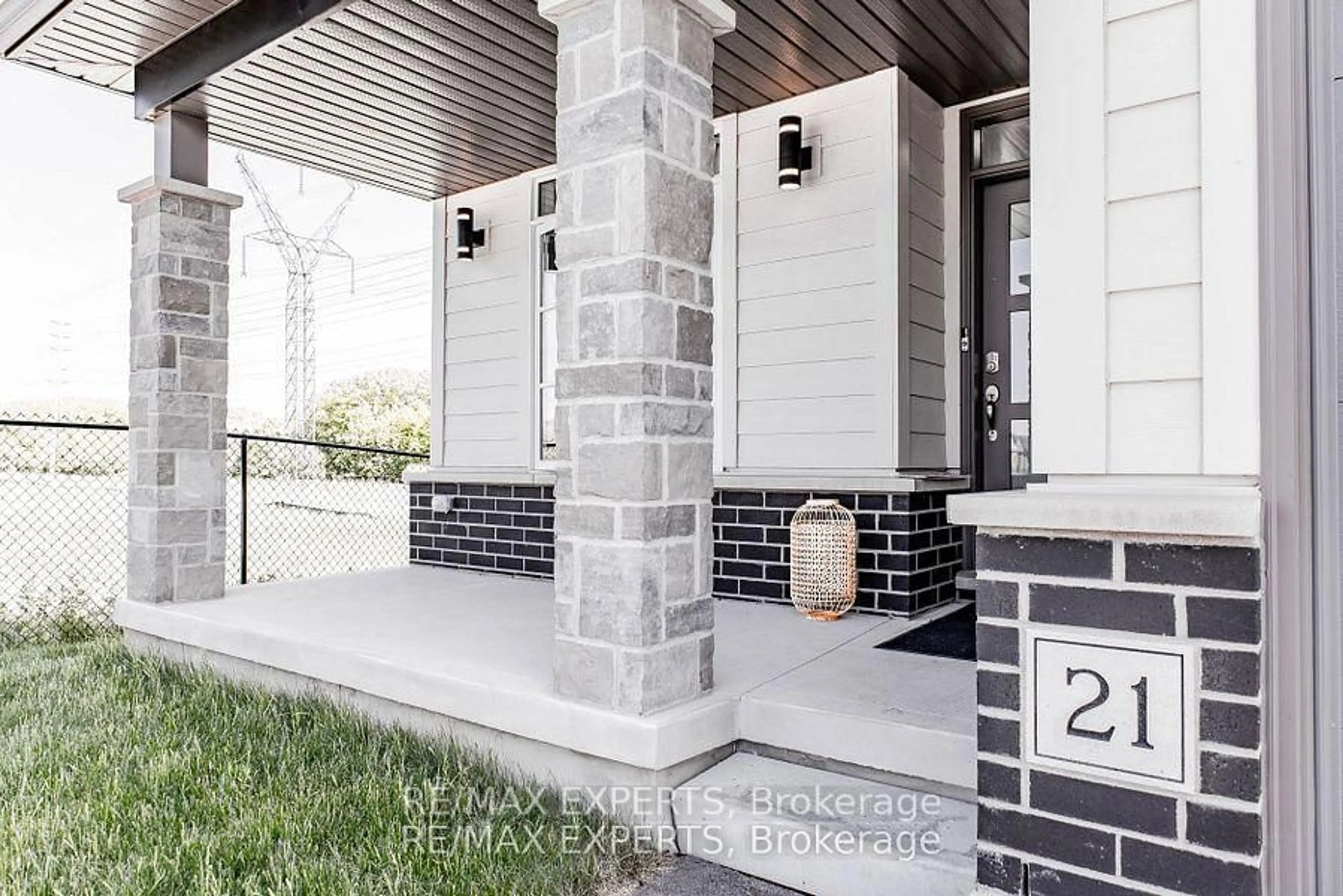 Home with brick exterior material, street for 10 MCPHERSON Crt #21, Central Elgin Ontario N5R 0L8