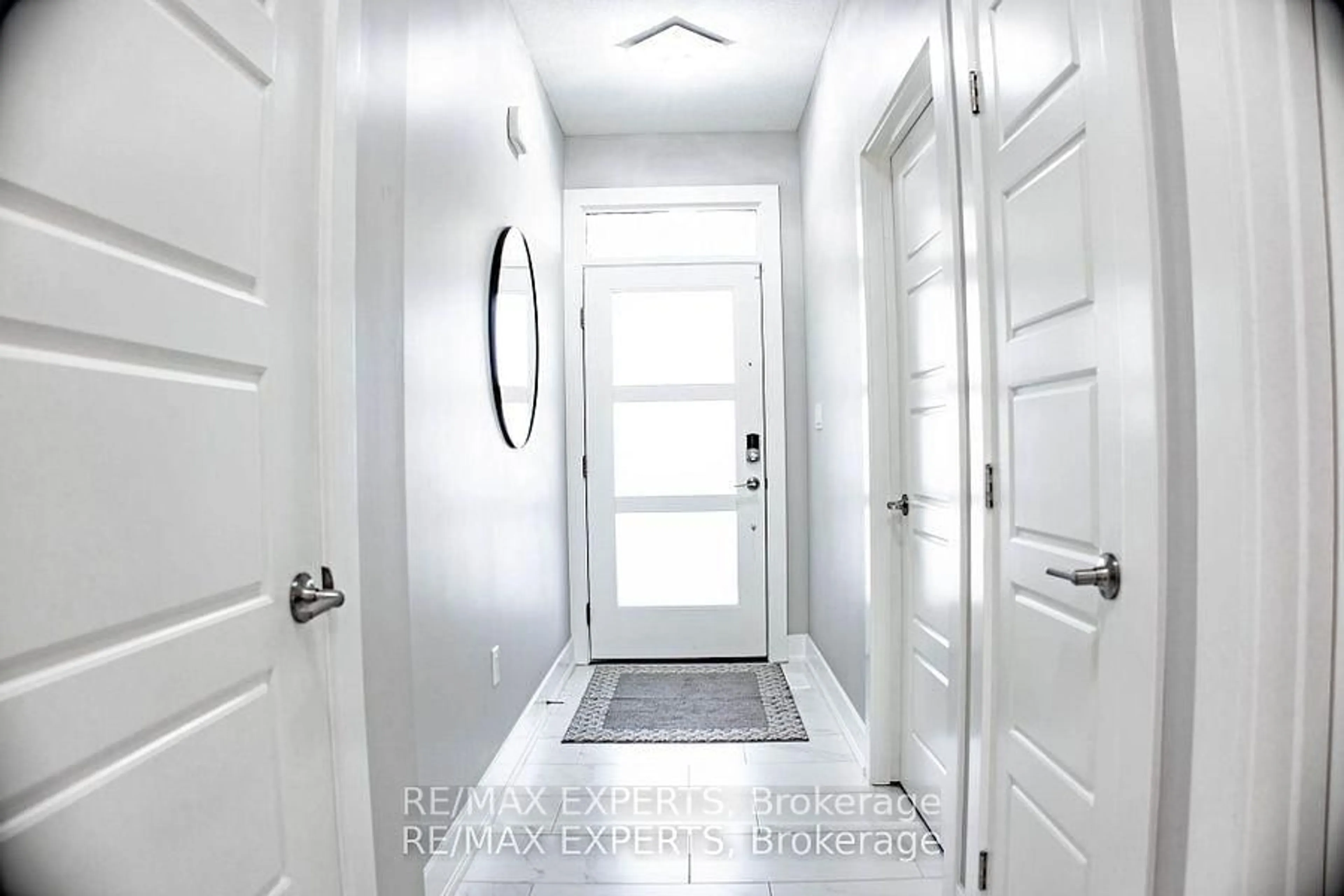 Indoor entryway for 10 MCPHERSON Crt #21, Central Elgin Ontario N5R 0L8