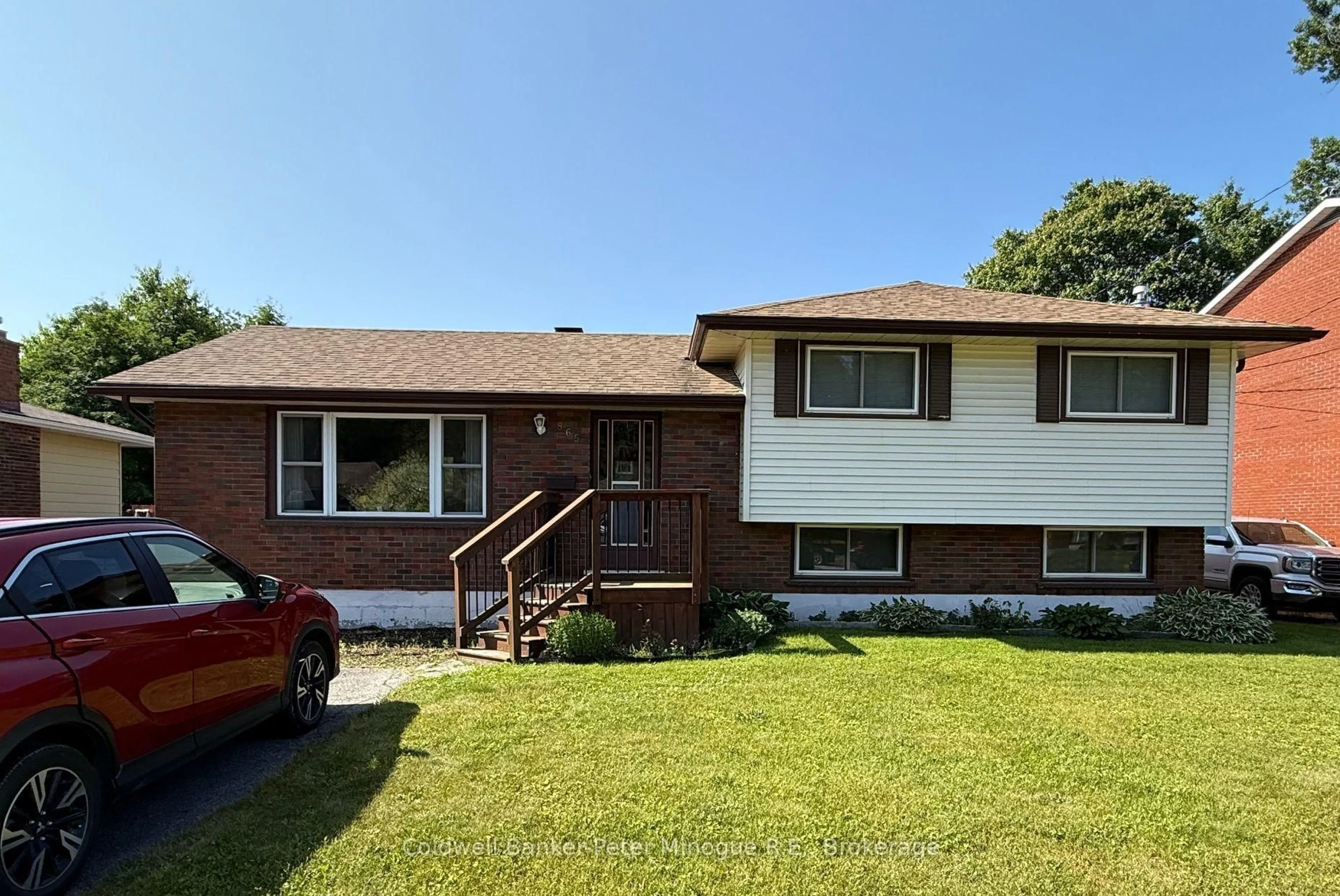 Home with vinyl exterior material, street for 865 Norman Ave, North Bay Ontario P1B 8C6