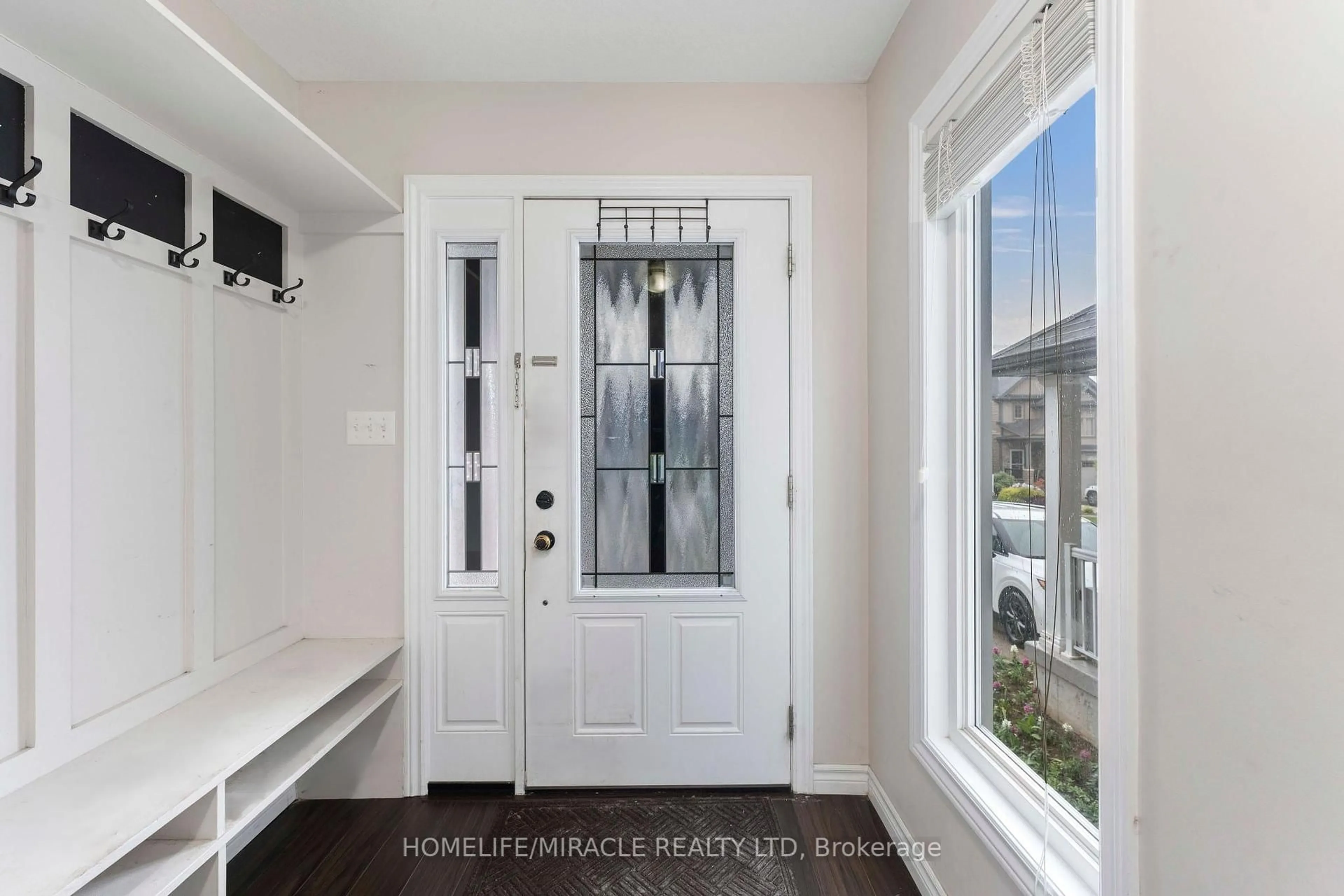 Indoor entryway for 6 Pompeii St, Kitchener Ontario N2R 0A8