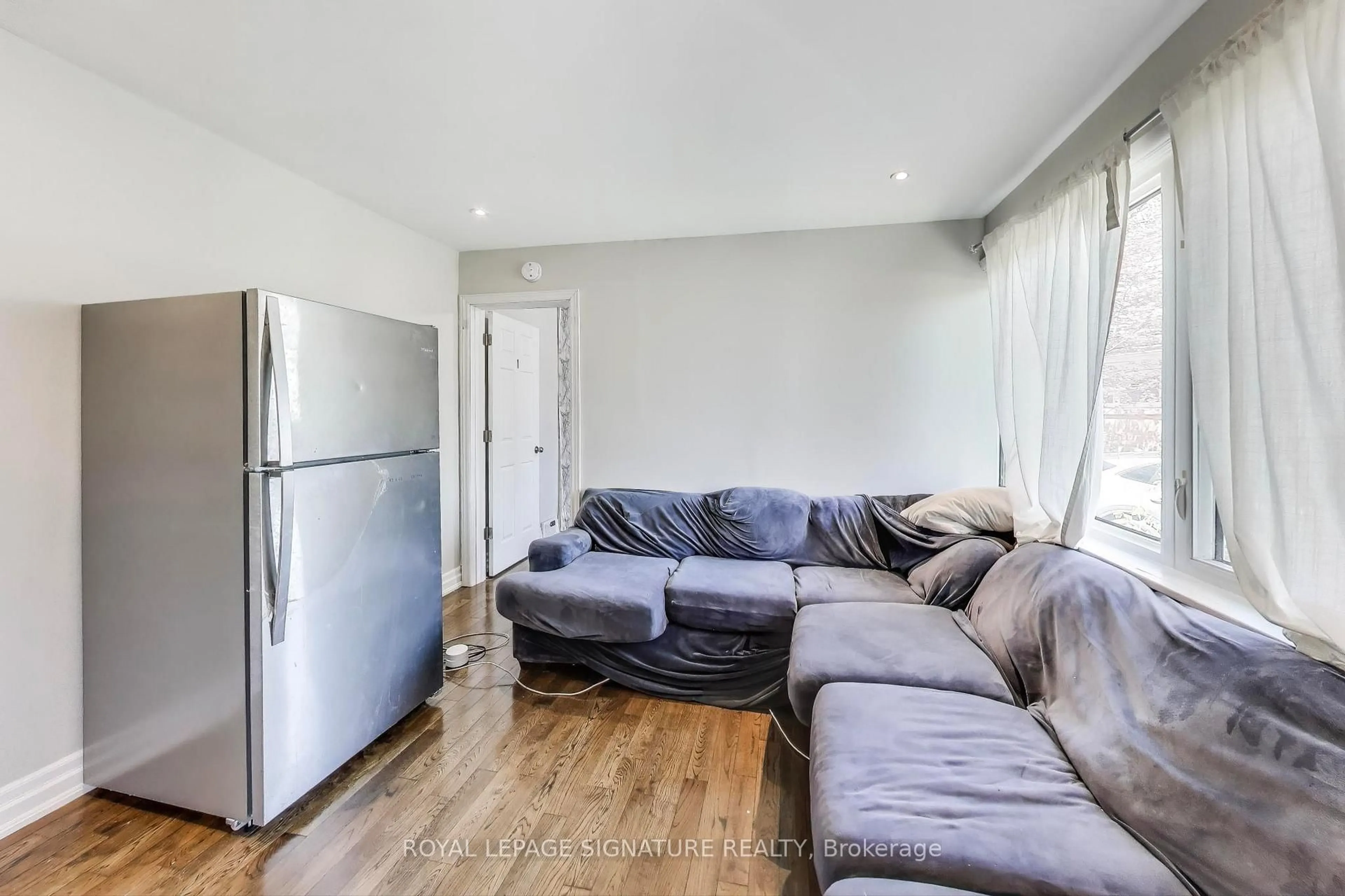 A pic of a room for 68 Harold St, Hamilton Ontario L8S 2R9
