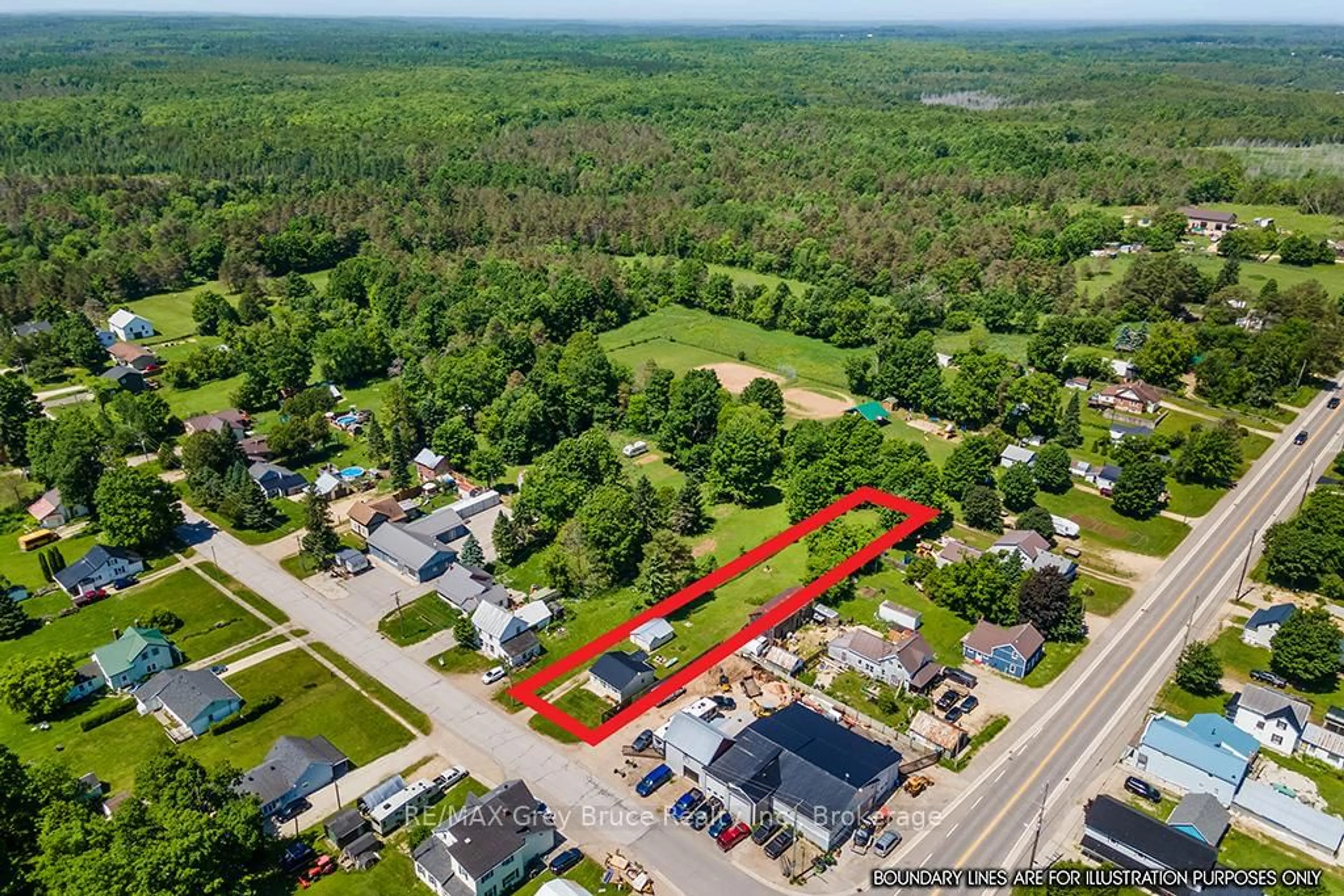 A pic from outside/outdoor area/front of a property/back of a property/a pic from drone, street for 580309 60 Sdrd, Chatsworth Ontario N0H 1C0