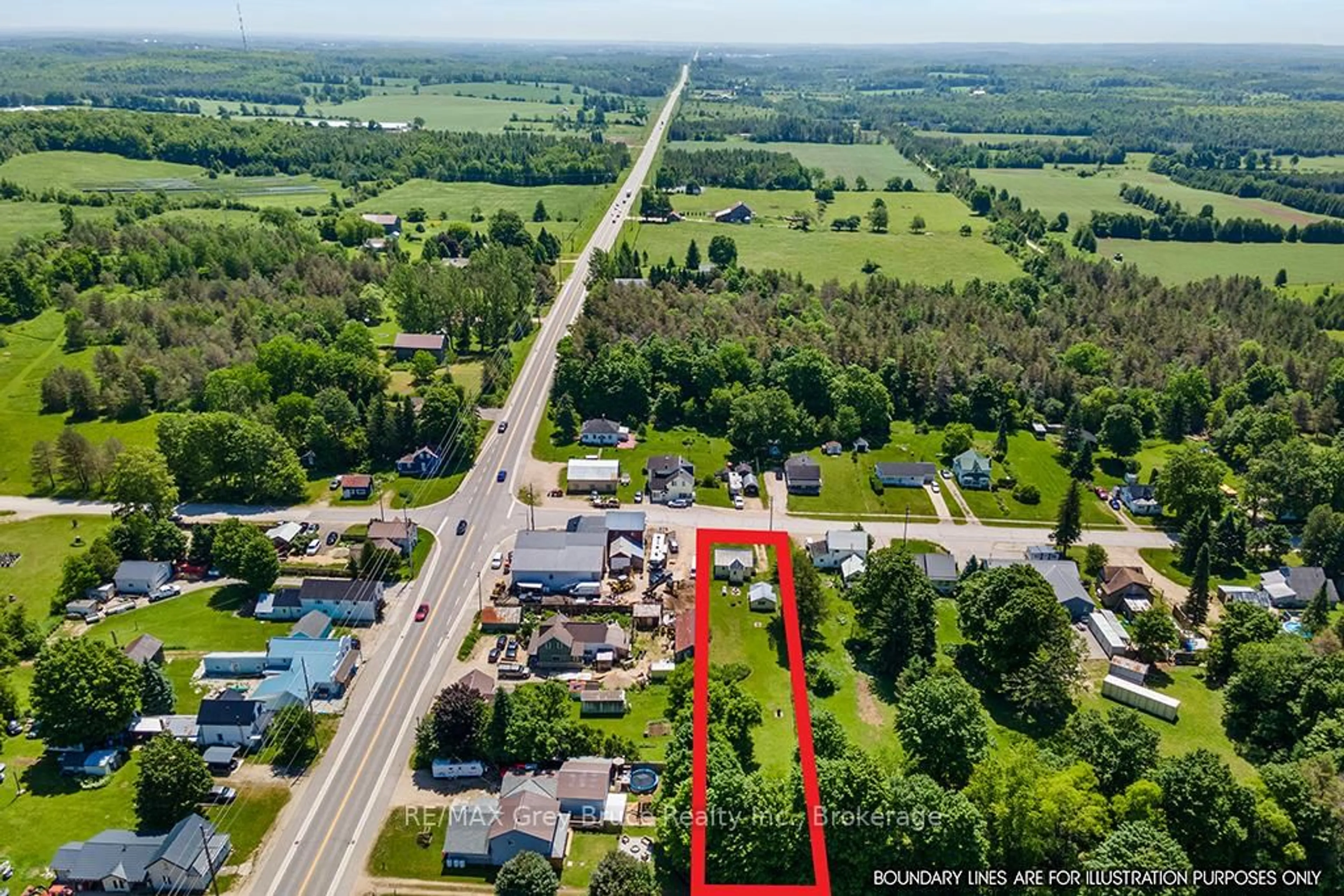 A pic from outside/outdoor area/front of a property/back of a property/a pic from drone, street for 580309 60 Sdrd, Chatsworth Ontario N0H 1C0