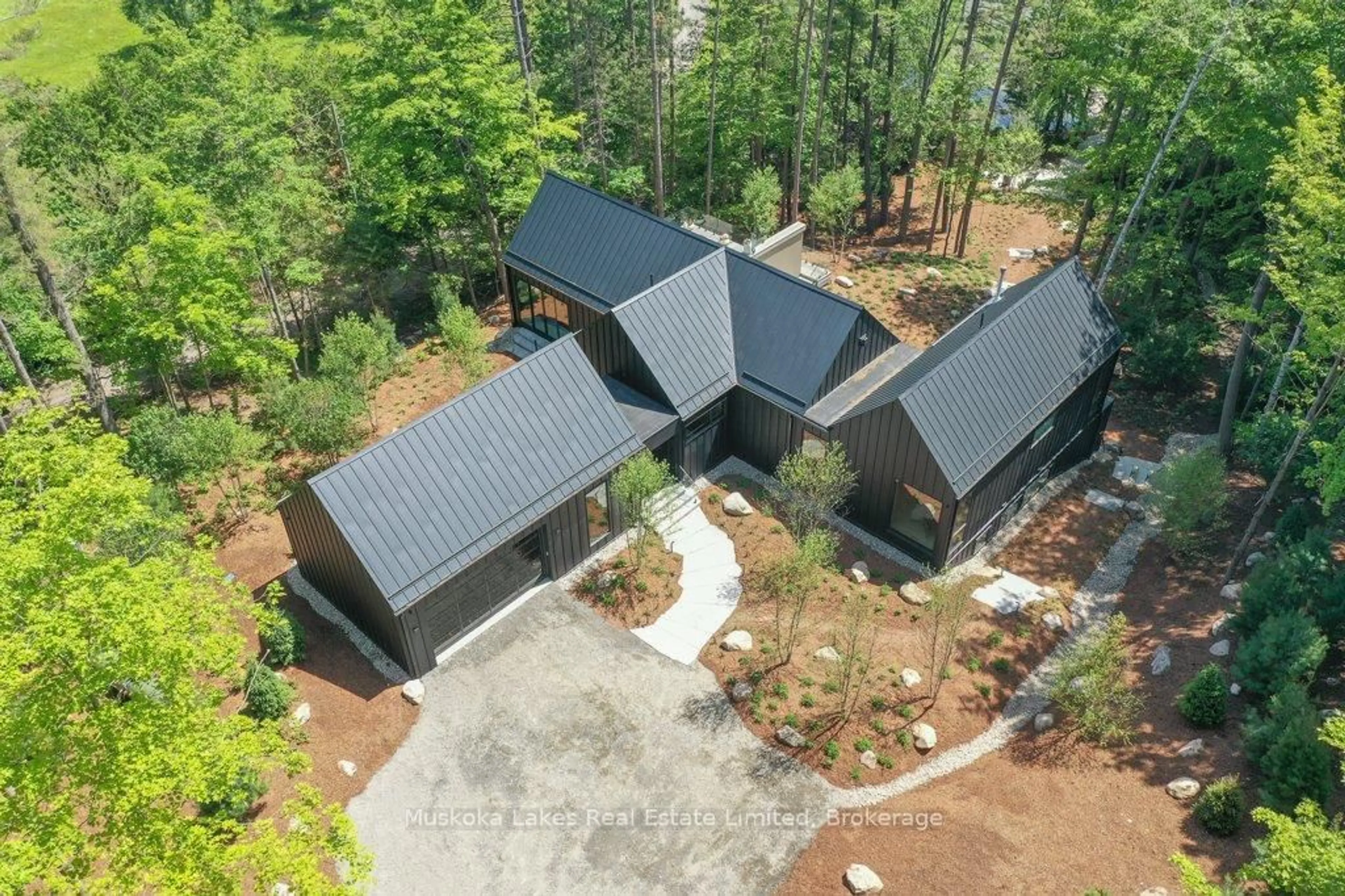 A pic from outside/outdoor area/front of a property/back of a property/a pic from drone, unknown for 1074 Woodington Rd #Unit 1, Muskoka Lakes Ontario P0B 1J0