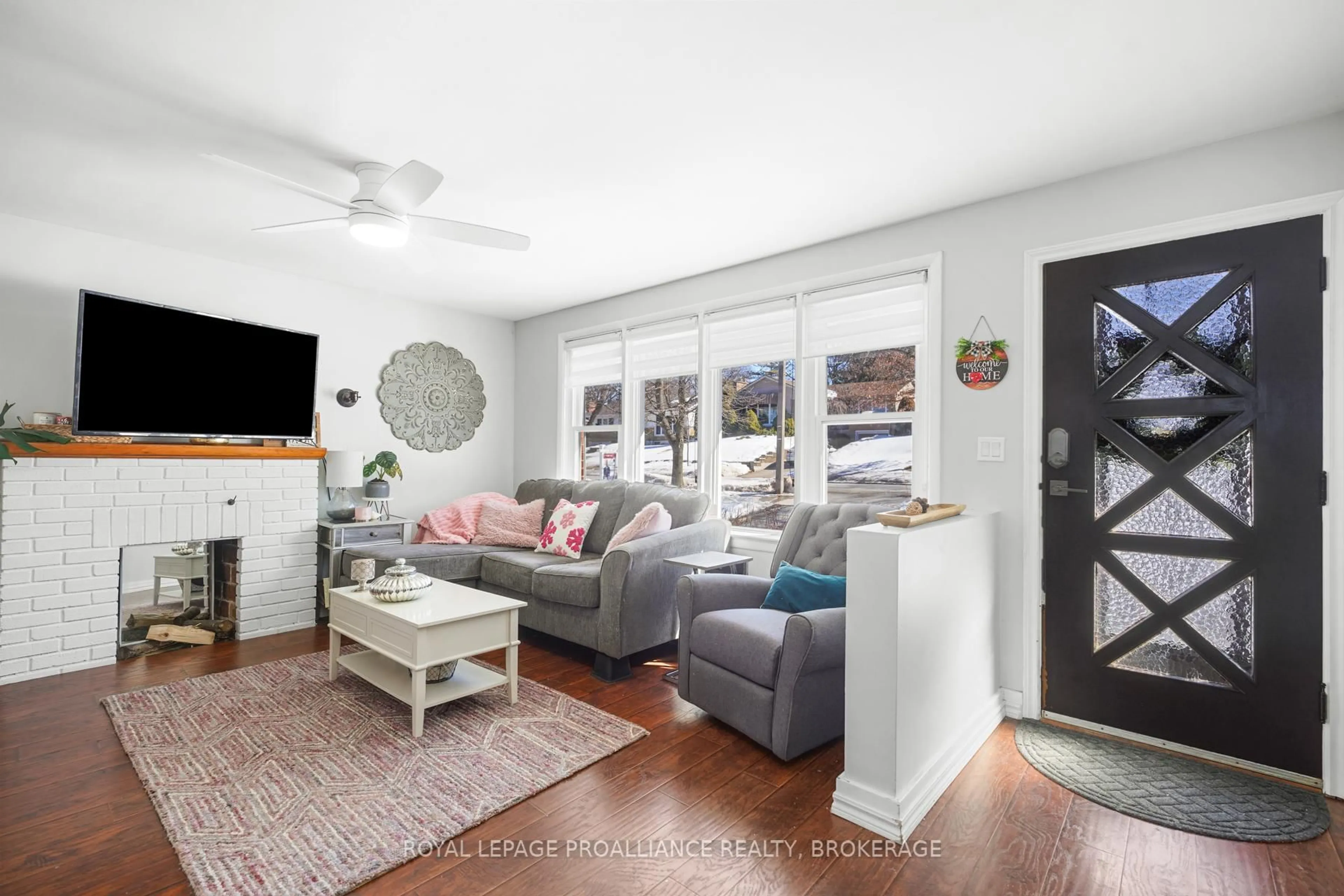 Living room with furniture, unknown for 170 Indian Rd, Kingston Ontario K7M 1T4