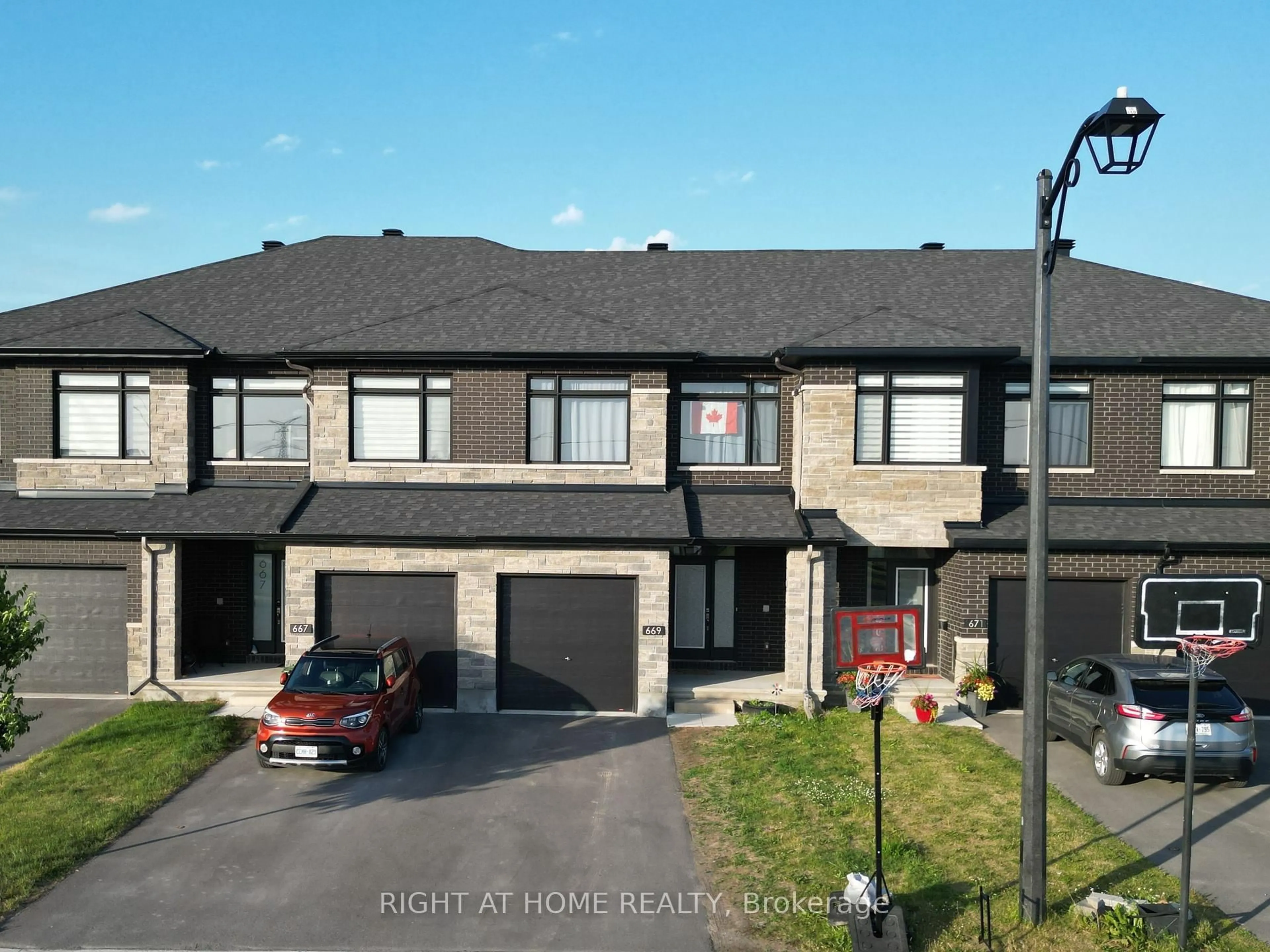 A pic from outside/outdoor area/front of a property/back of a property/a pic from drone, street for 669 Cordelette Circ, Ottawa Ontario K1W 0P2