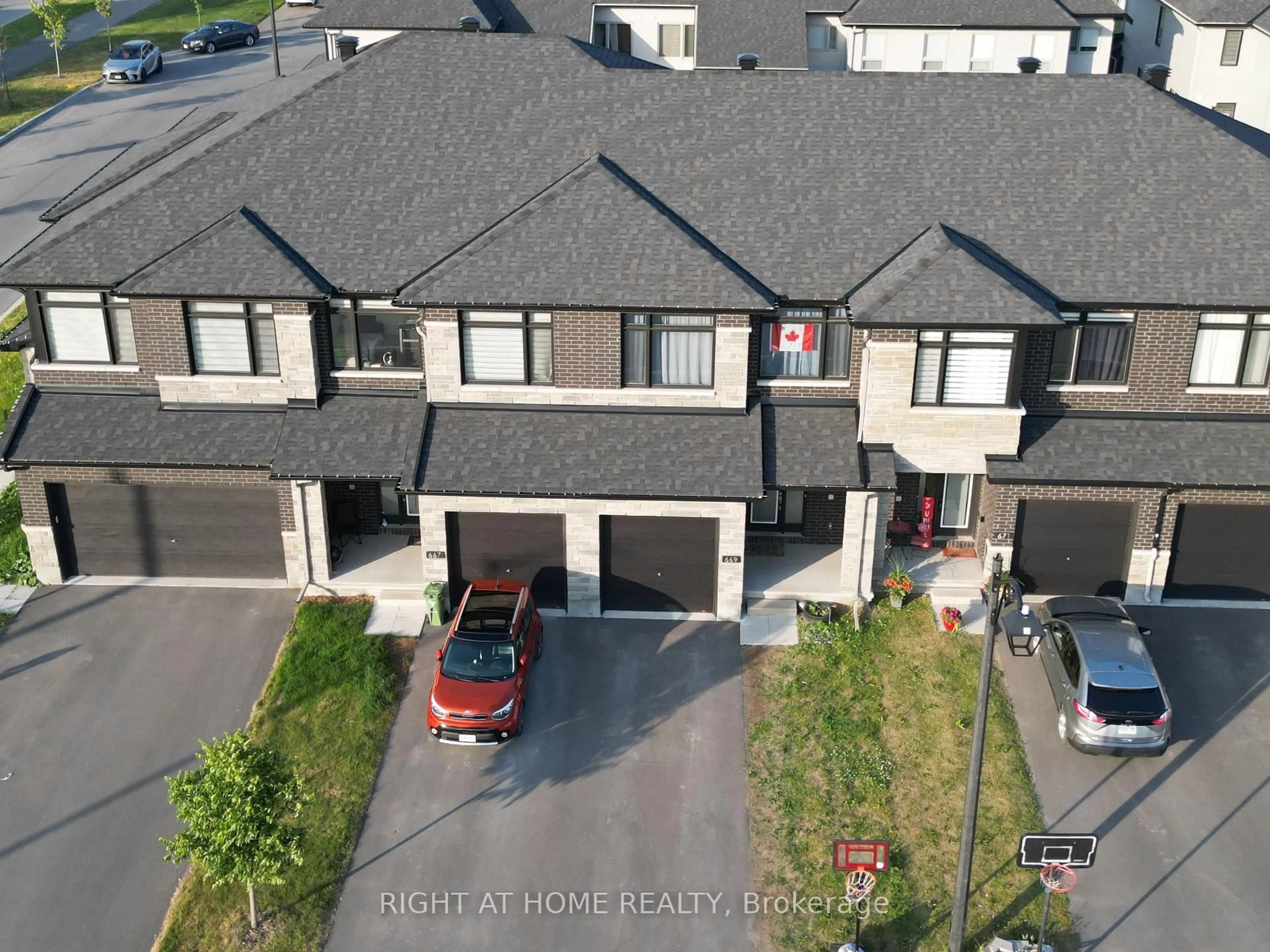 A pic from outside/outdoor area/front of a property/back of a property/a pic from drone, street for 669 Cordelette Circ, Ottawa Ontario K1W 0P2
