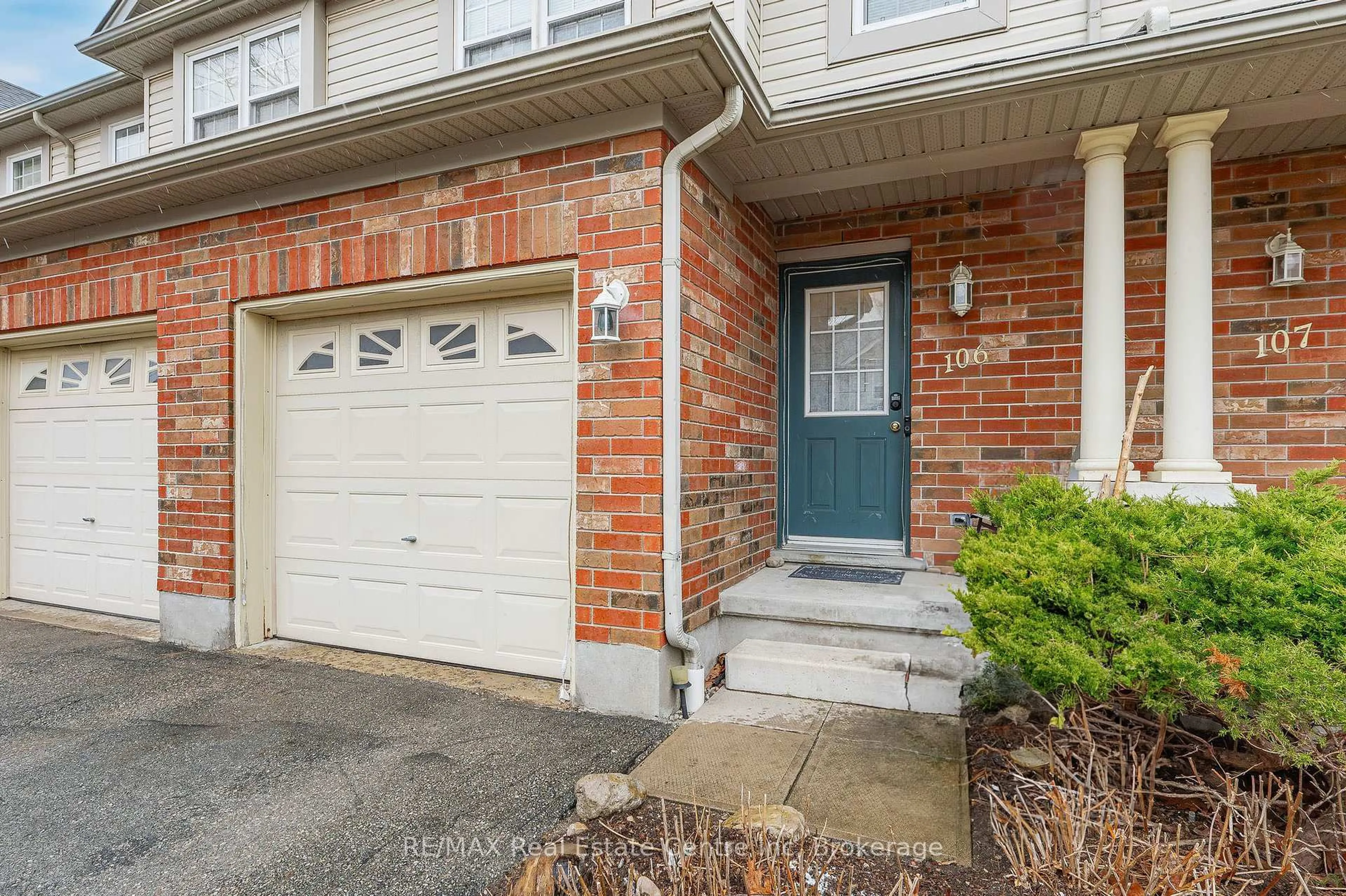 Indoor entryway for 30 IMPERIAL Rd #106, Guelph Ontario N1K 1Y1