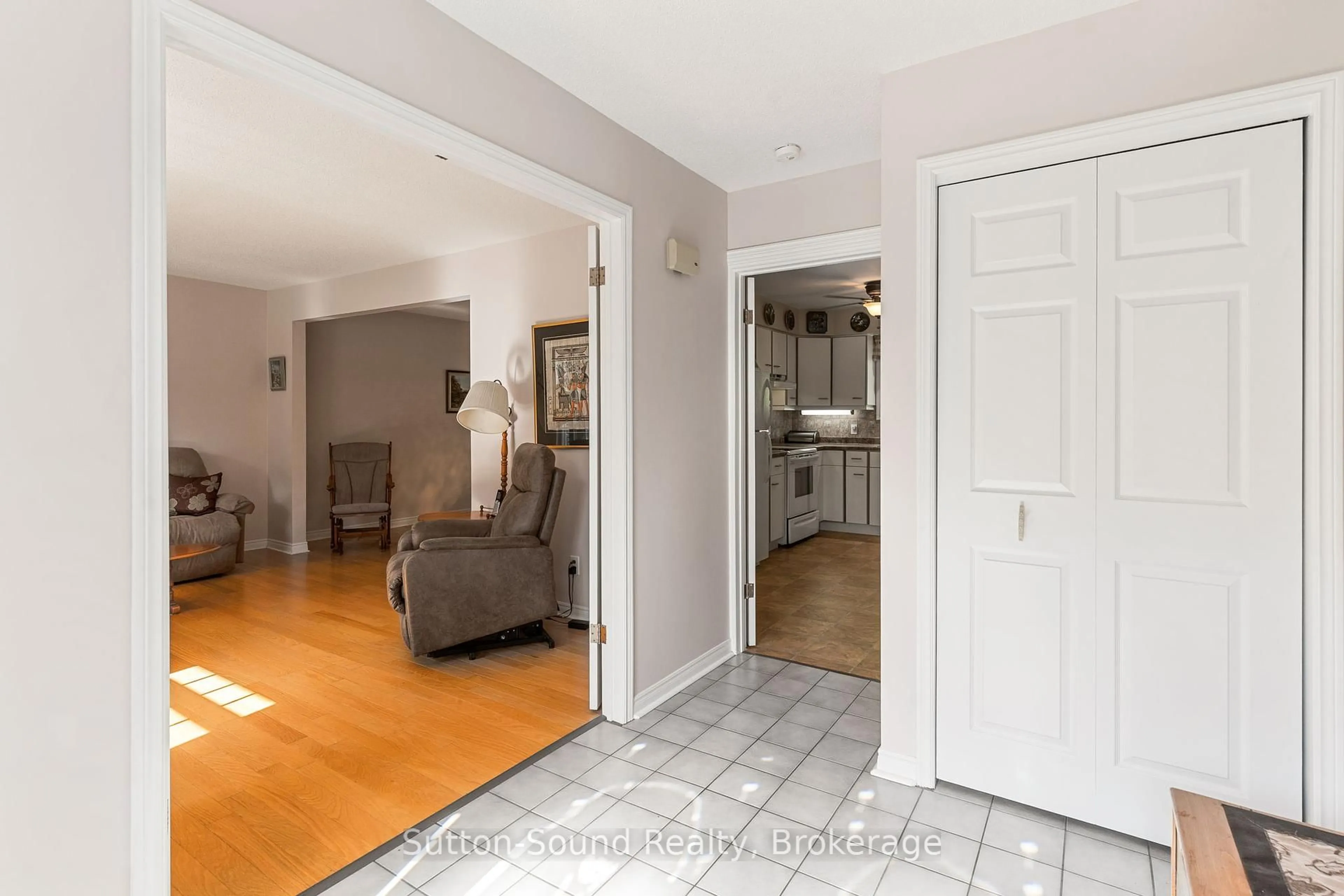 Indoor entryway for 168 Balmy Beach Rd, Georgian Bluffs Ontario N4K 5N4