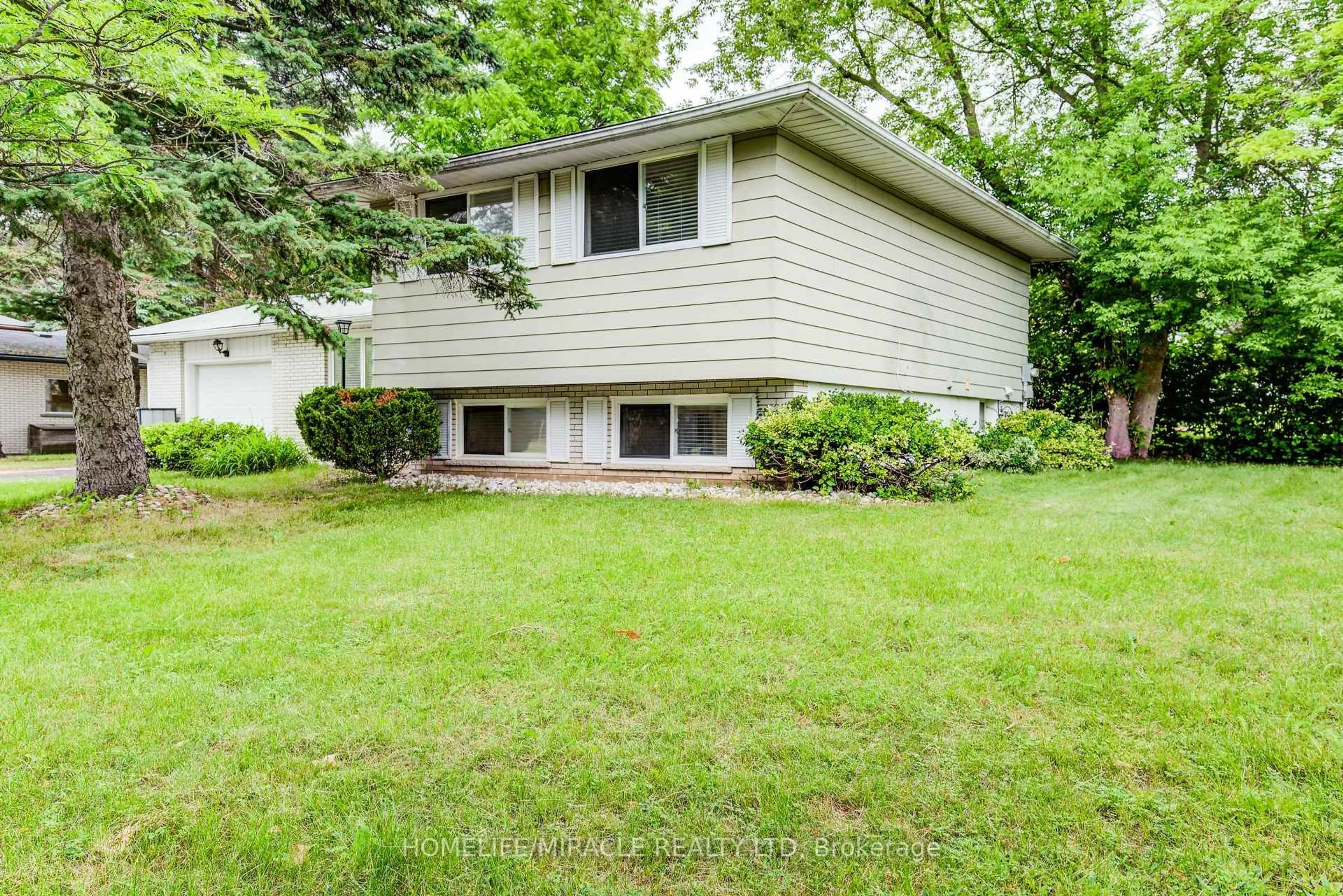 Home with vinyl exterior material, street for 262 Northcrest Pl, Waterloo Ontario N2J 3X5