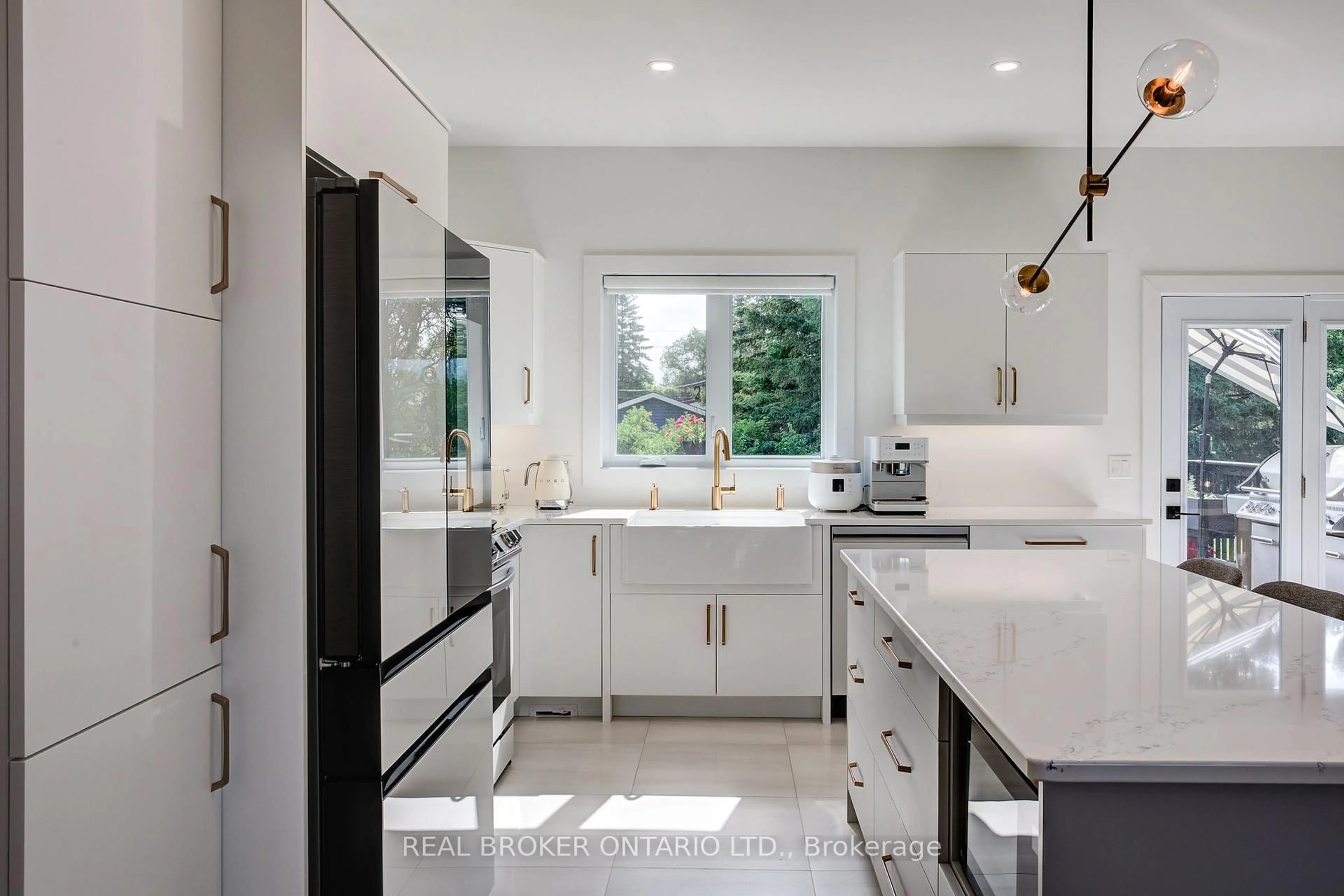 Contemporary kitchen, ceramic/tile floor for 136 Hollybrook Cres, Greater Sudbury Ontario P0M 1B0