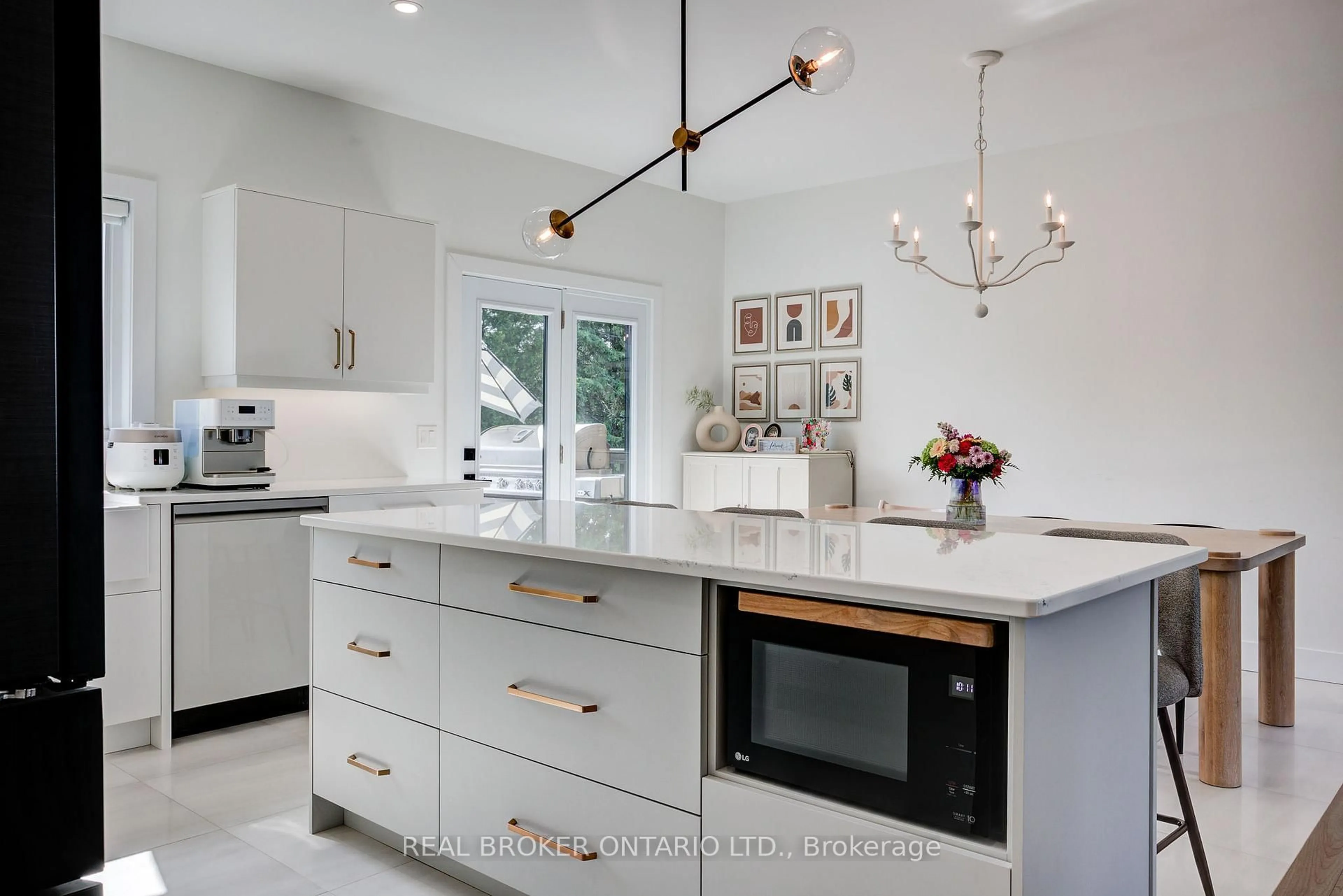 Contemporary kitchen, ceramic/tile floor for 136 Hollybrook Cres, Greater Sudbury Ontario P0M 1B0