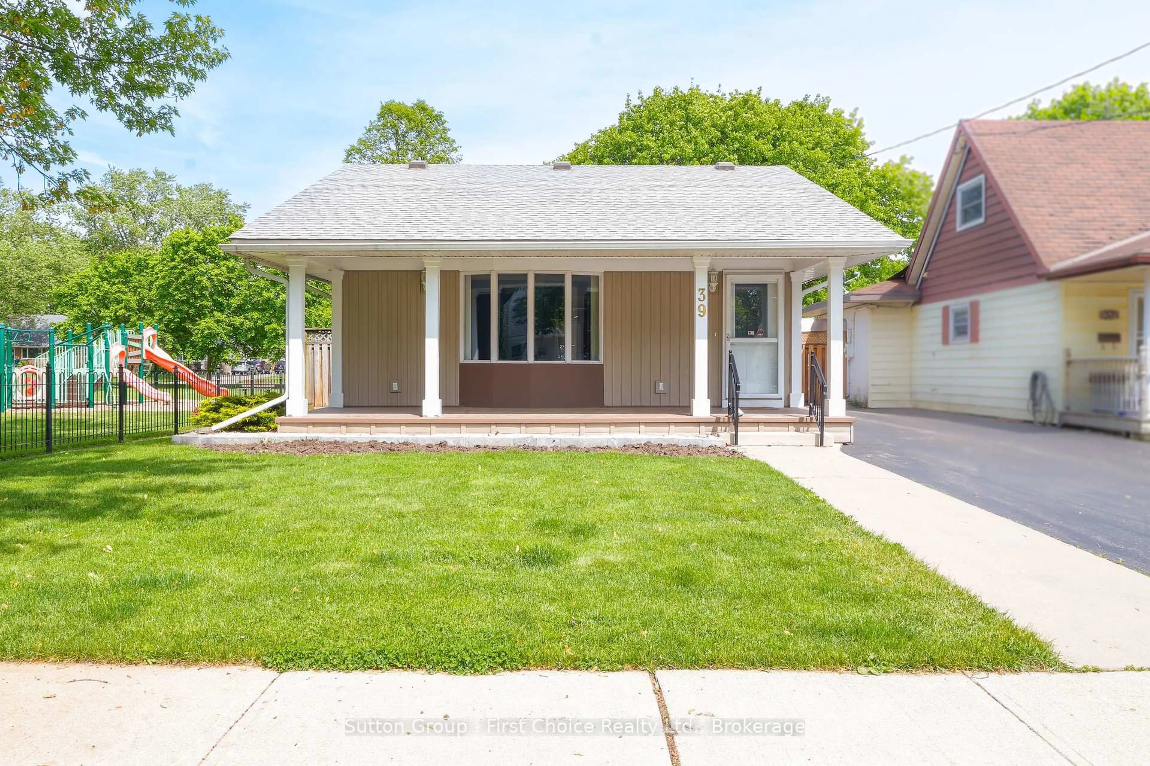 Home with vinyl exterior material, street for 39 Portia Blvd, Stratford Ontario N5A 4V6